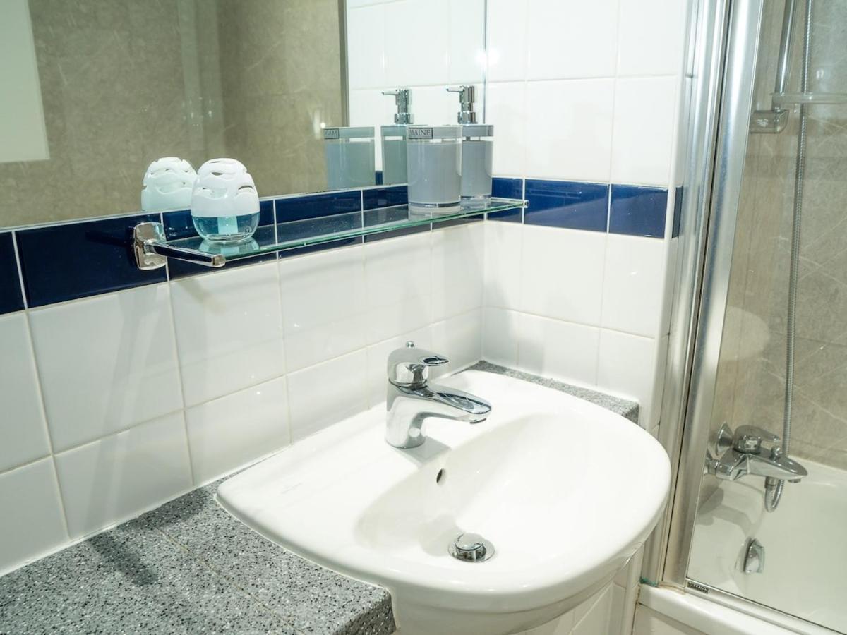 Casa Luxe 2 Bed Centre Free Parking & Outdoor Patio Birmingham