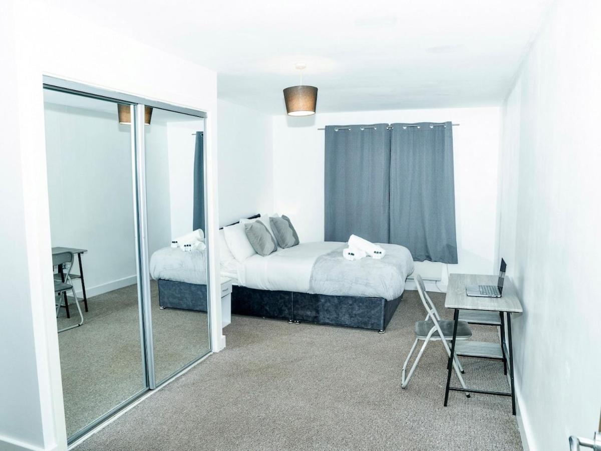 Casa Luxe 2 Bed Centre Free Parking & Outdoor Patio Apartment *