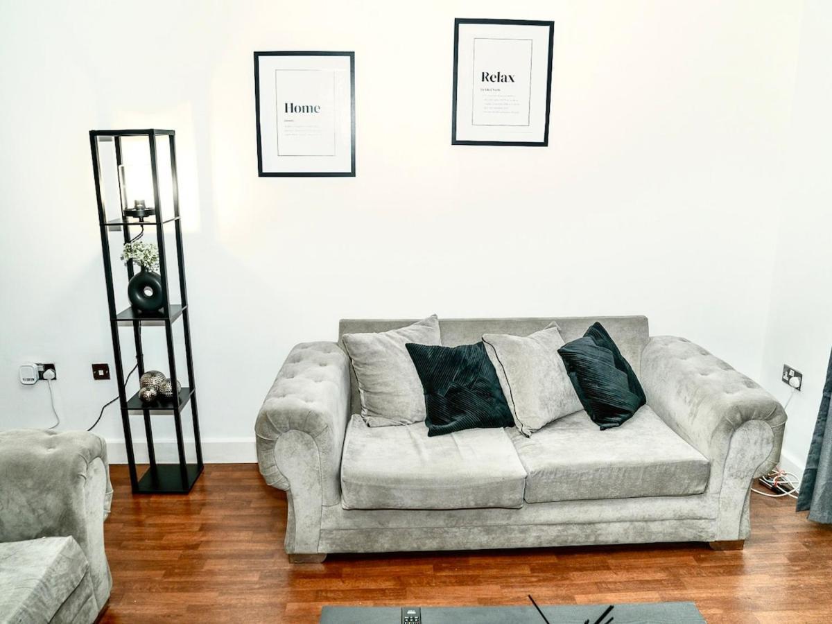 Casa Luxe 2 Bed Centre Free Parking & Outdoor Patio * Birmingham