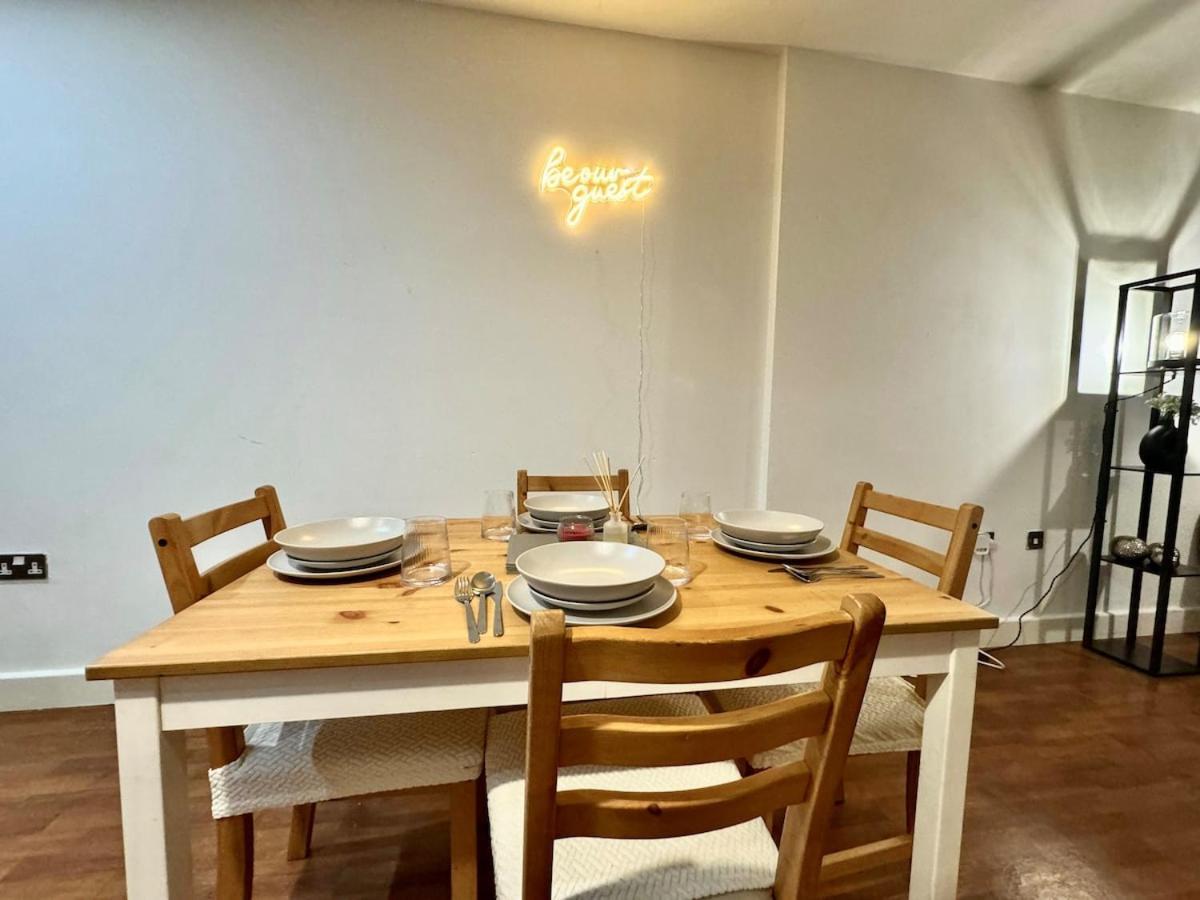 Casa Luxe 2 Bed Centre Free Parking & Outdoor Patio