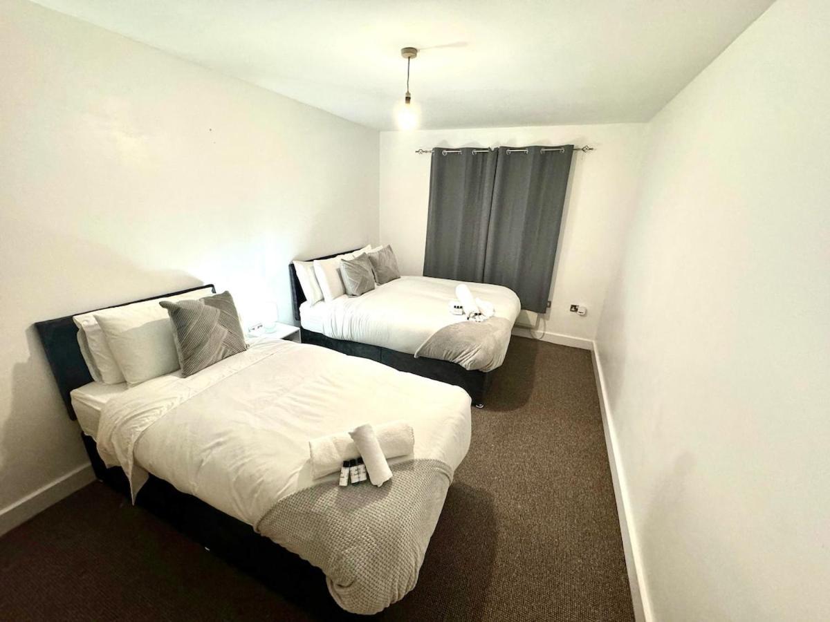 Casa Luxe 2 Bed Centre Free Parking & Outdoor Patio Apartment Birmingham