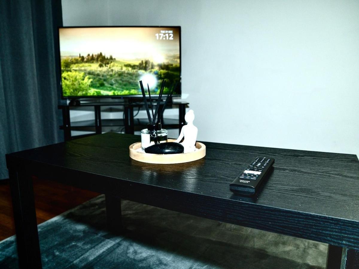 Casa Luxe 2 Bed Centre Free Parking & Outdoor Patio