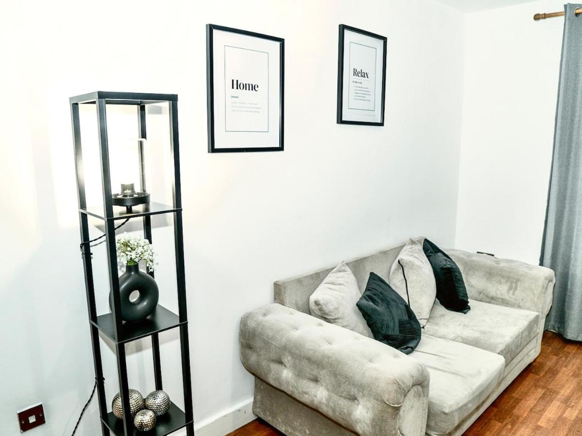 Casa Luxe 2 Bed Centre Free Parking & Outdoor Patio * Birmingham
