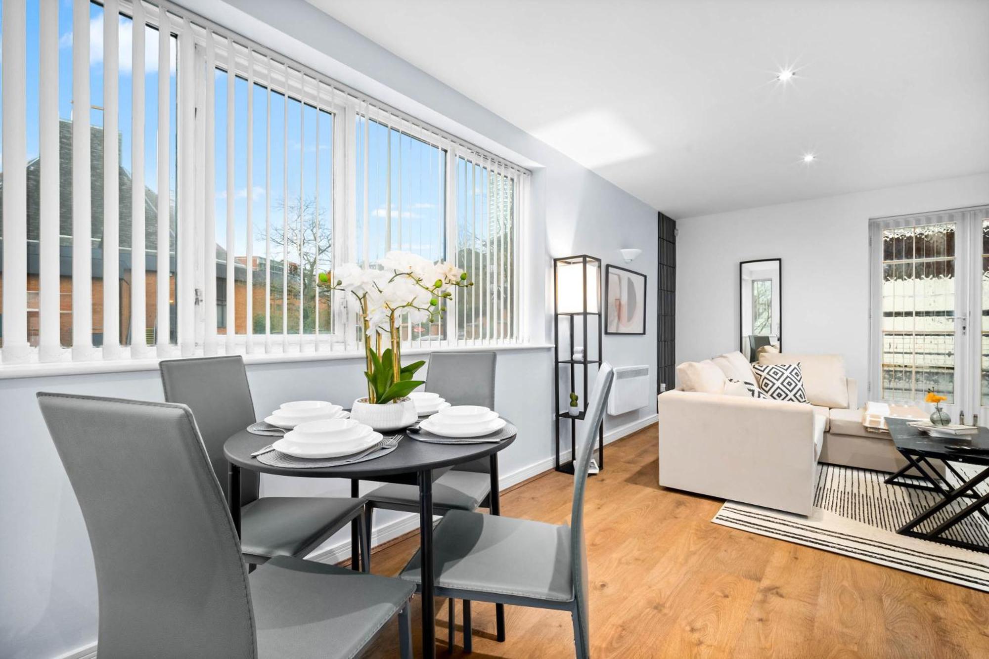 Luxury 2 Bedroom - Secure Parking - Jq - Pet Friendly 1la Apartment *