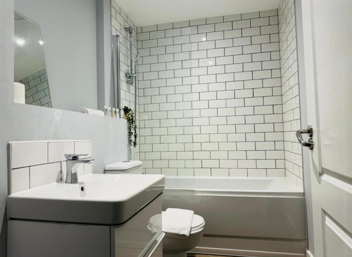 2 Bedroom Digbeth Luxury Apartment *