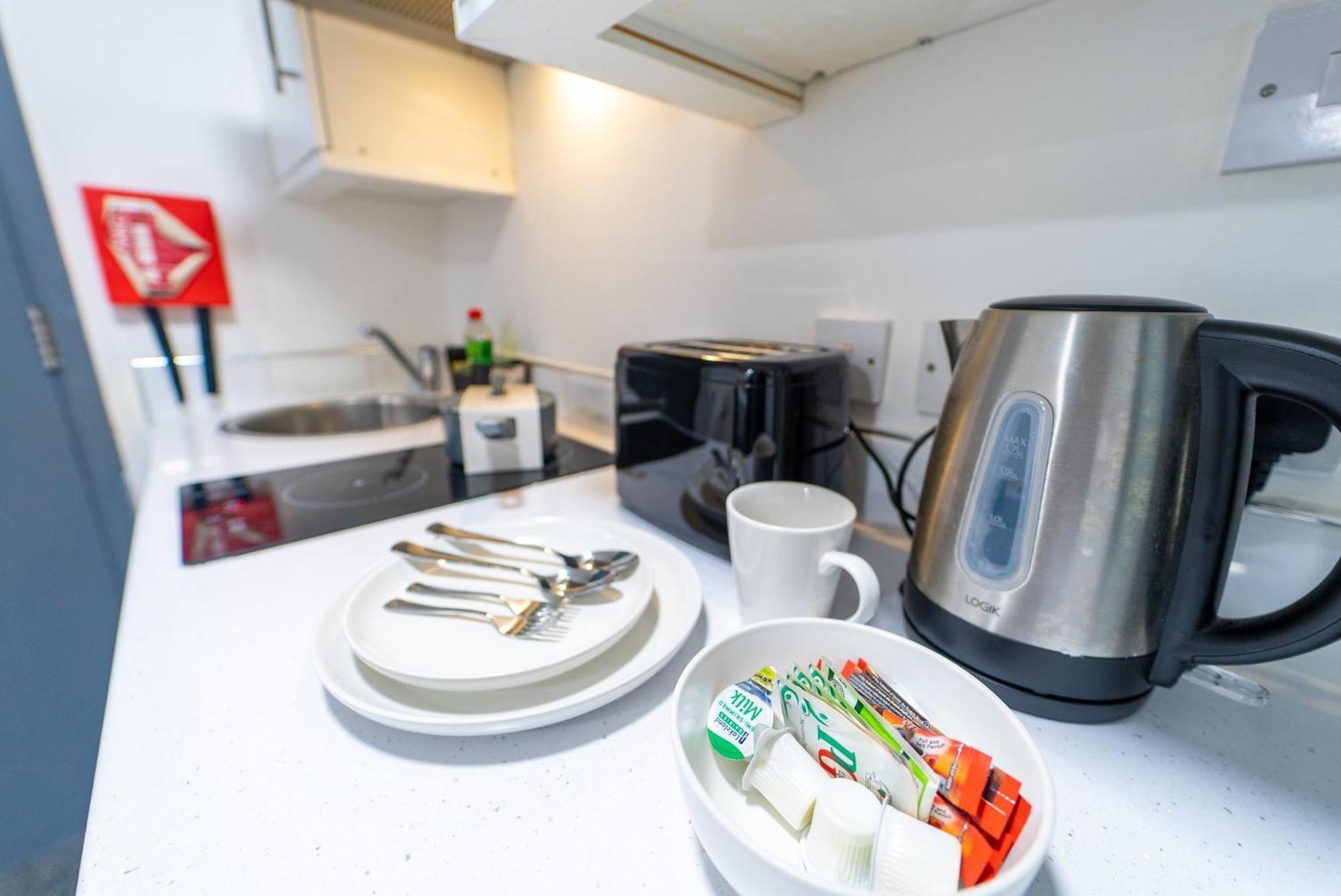 Equipped Compact Next To Uob And Qe Hospital! Apartment *