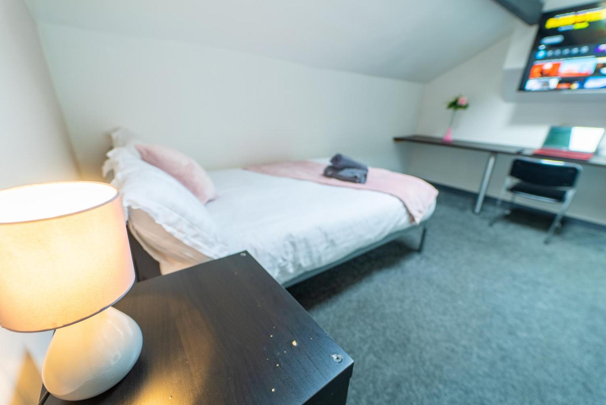 Equipped Compact Next To Uob And Qe Hospital! Birmingham