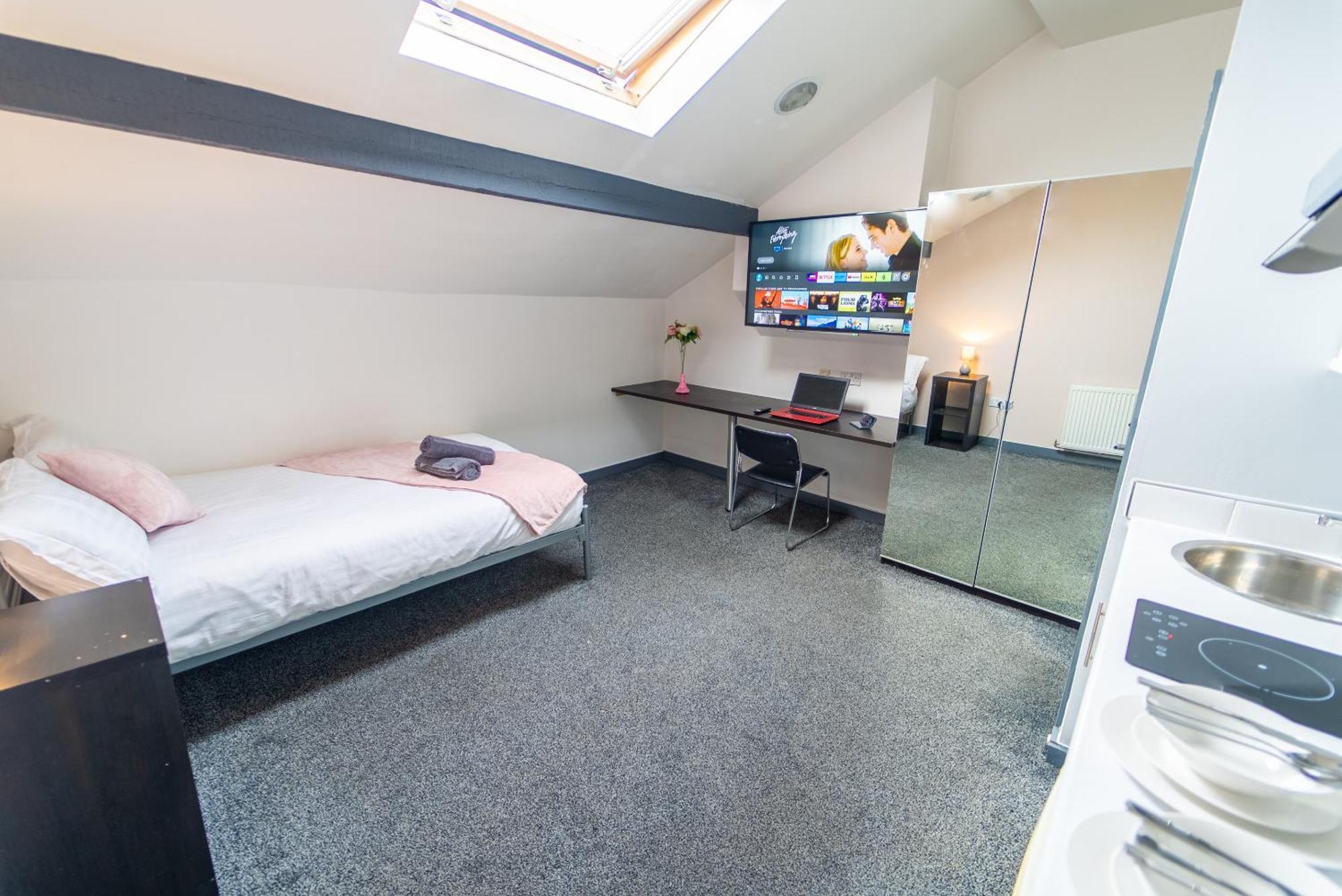 Equipped Compact Next To Uob And Qe Hospital! Birmingham