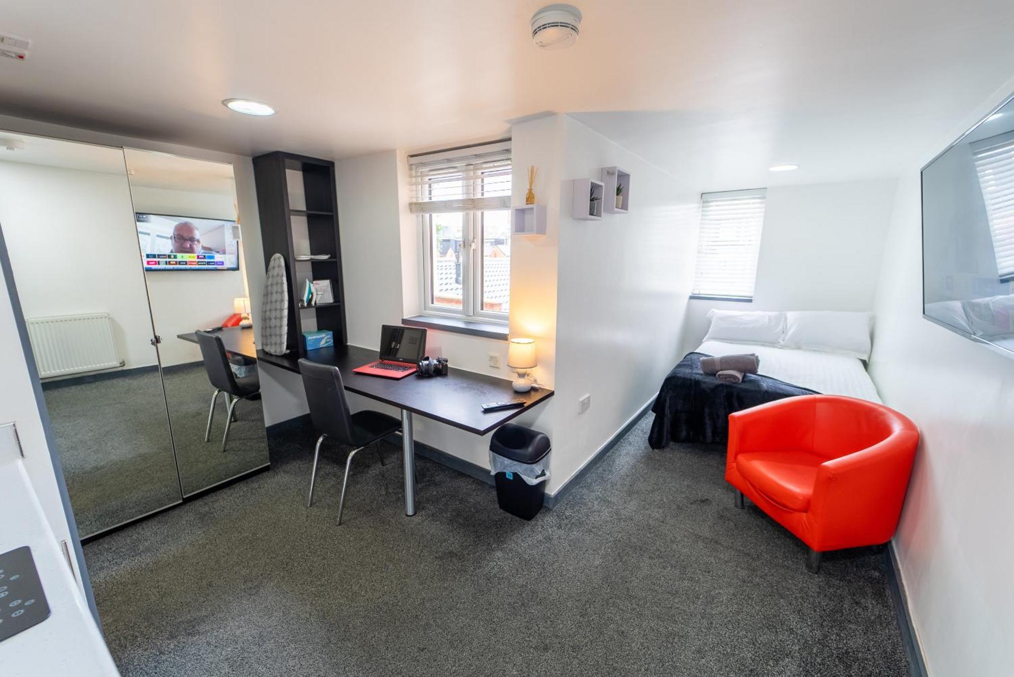 Equipped Compact Next To Uob And Qe Hospital! Birmingham