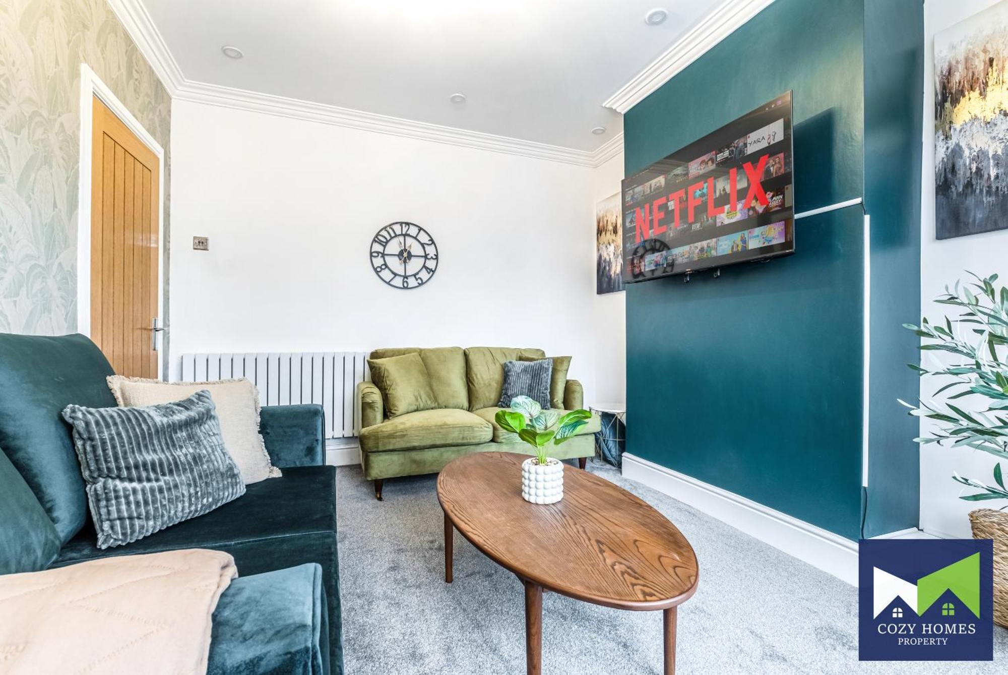 Modern-family-contractors-netflix-fast Wifi-private Parking-nec-hs2-jlr *