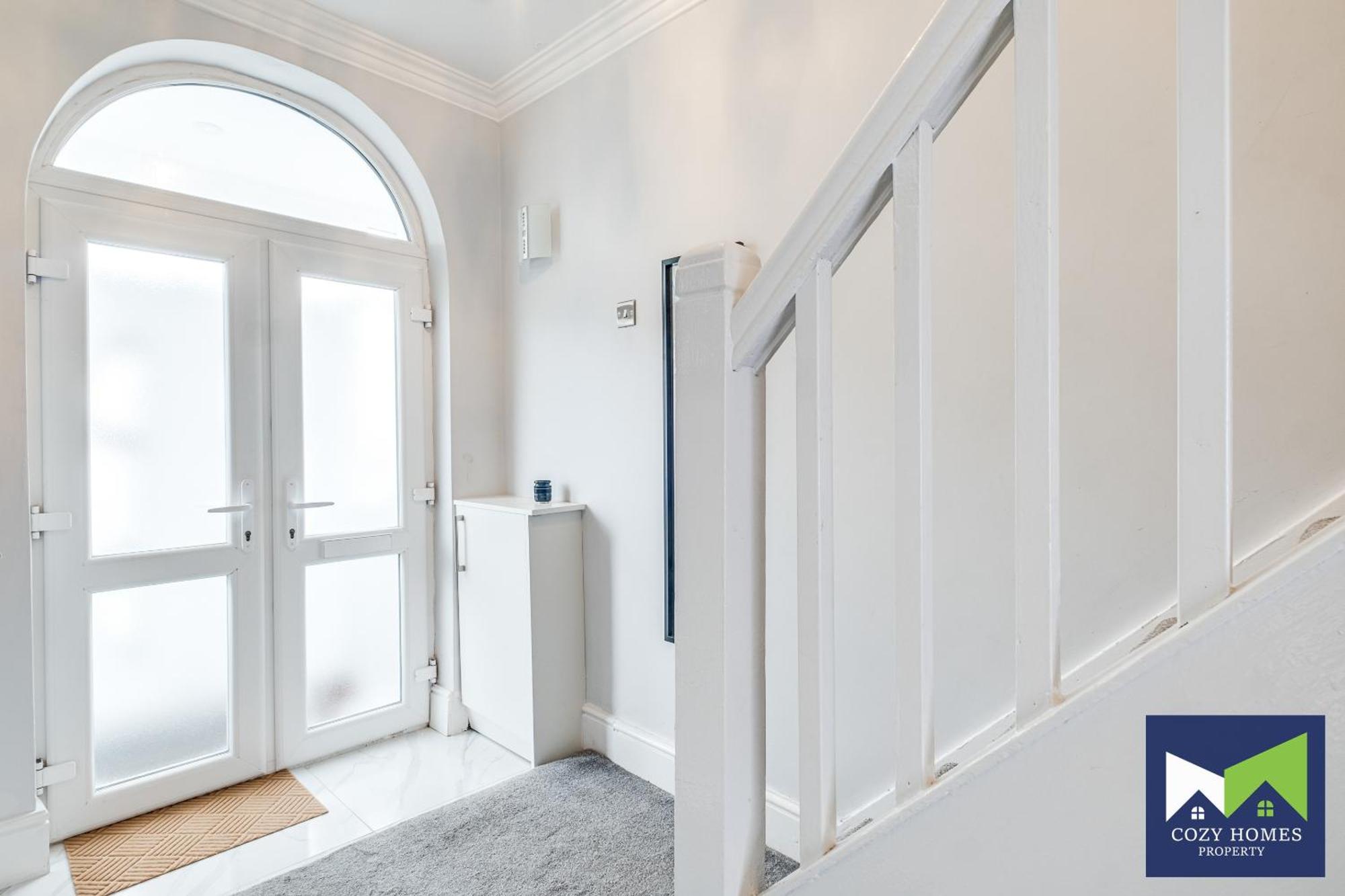 Holiday home Modern-family-contractors-netflix-fast Wifi-private Parking-nec-hs2-jlr *