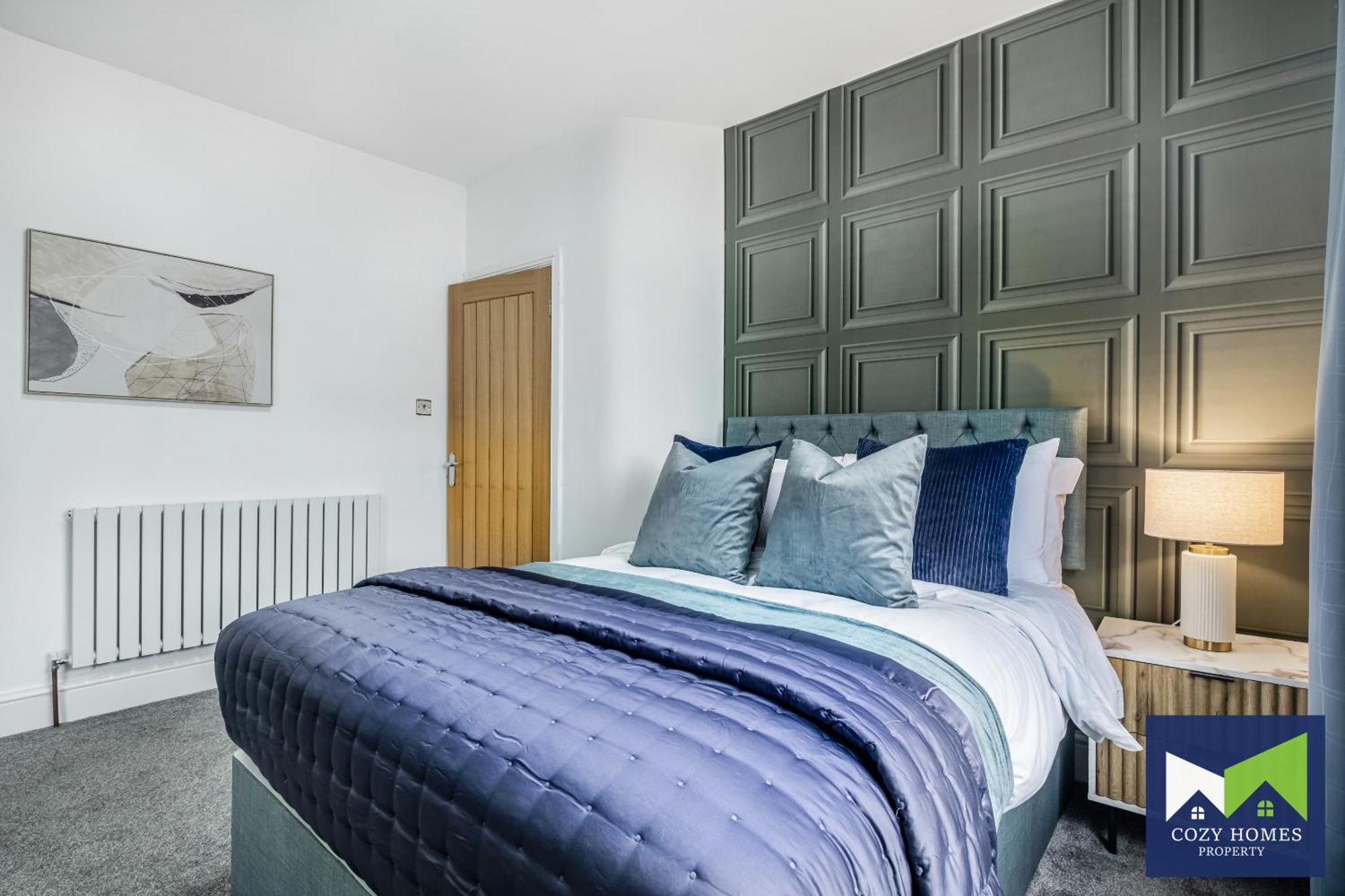 Modern-family-contractors-netflix-fast Wifi-private Parking-nec-hs2-jlr Holiday home *