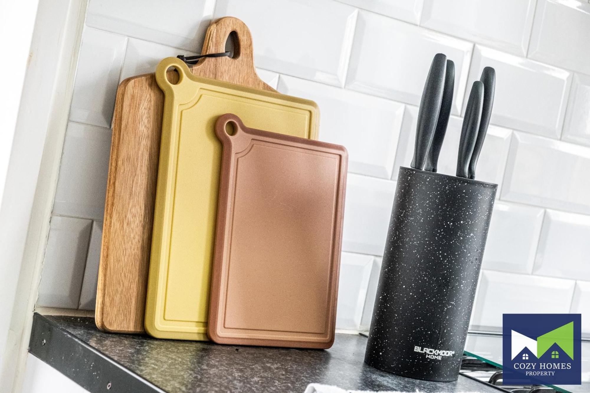 Modern-family-contractors-netflix-fast Wifi-private Parking-nec-hs2-jlr * Birmingham