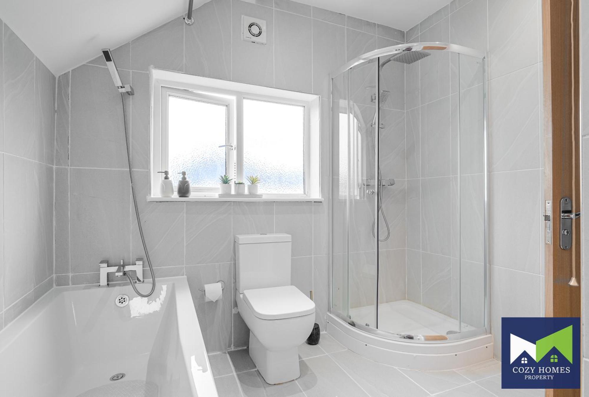 Modern-family-contractors-netflix-fast Wifi-private Parking-nec-hs2-jlr