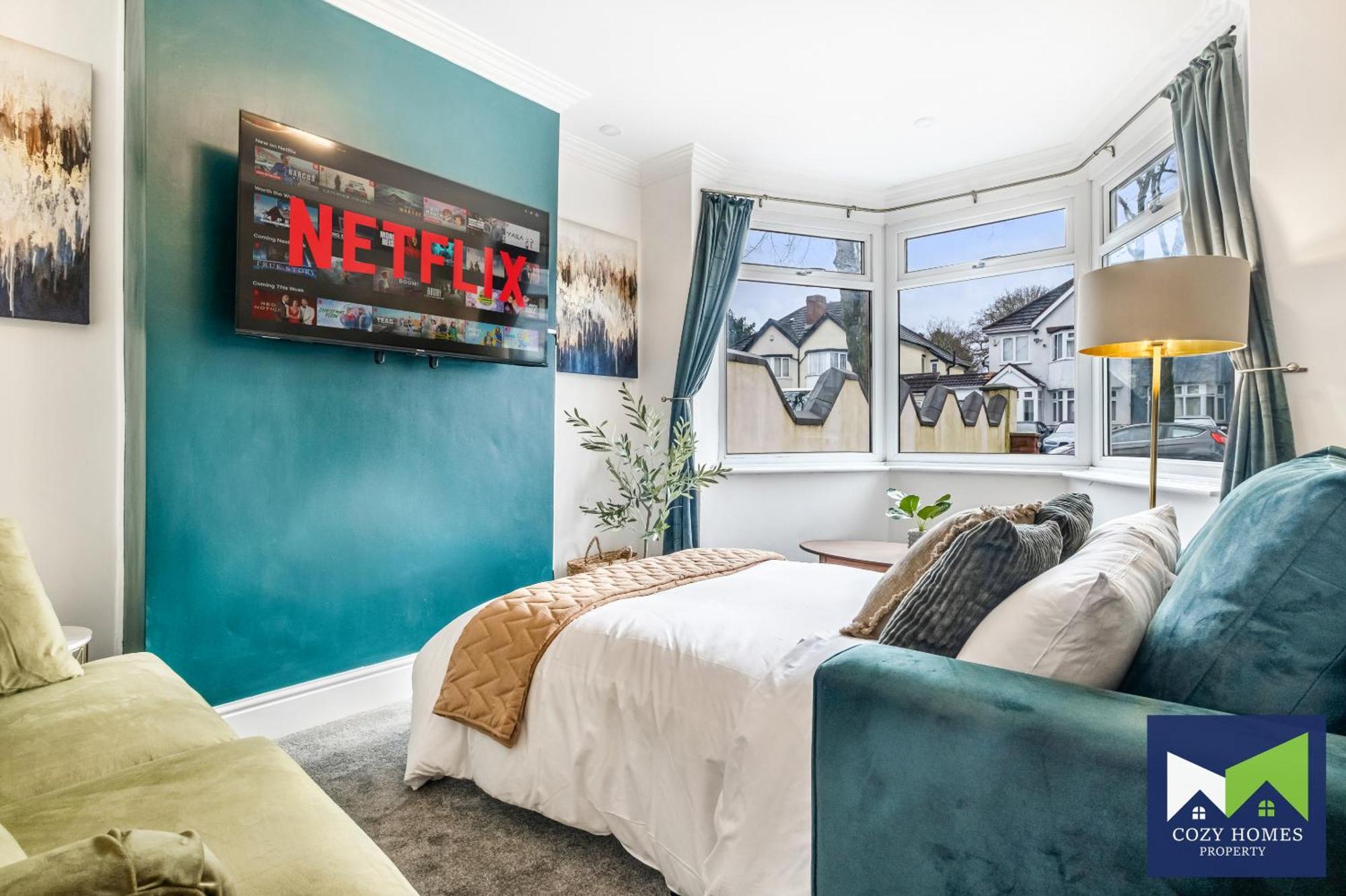 Modern-family-contractors-netflix-fast Wifi-private Parking-nec-hs2-jlr * Birmingham