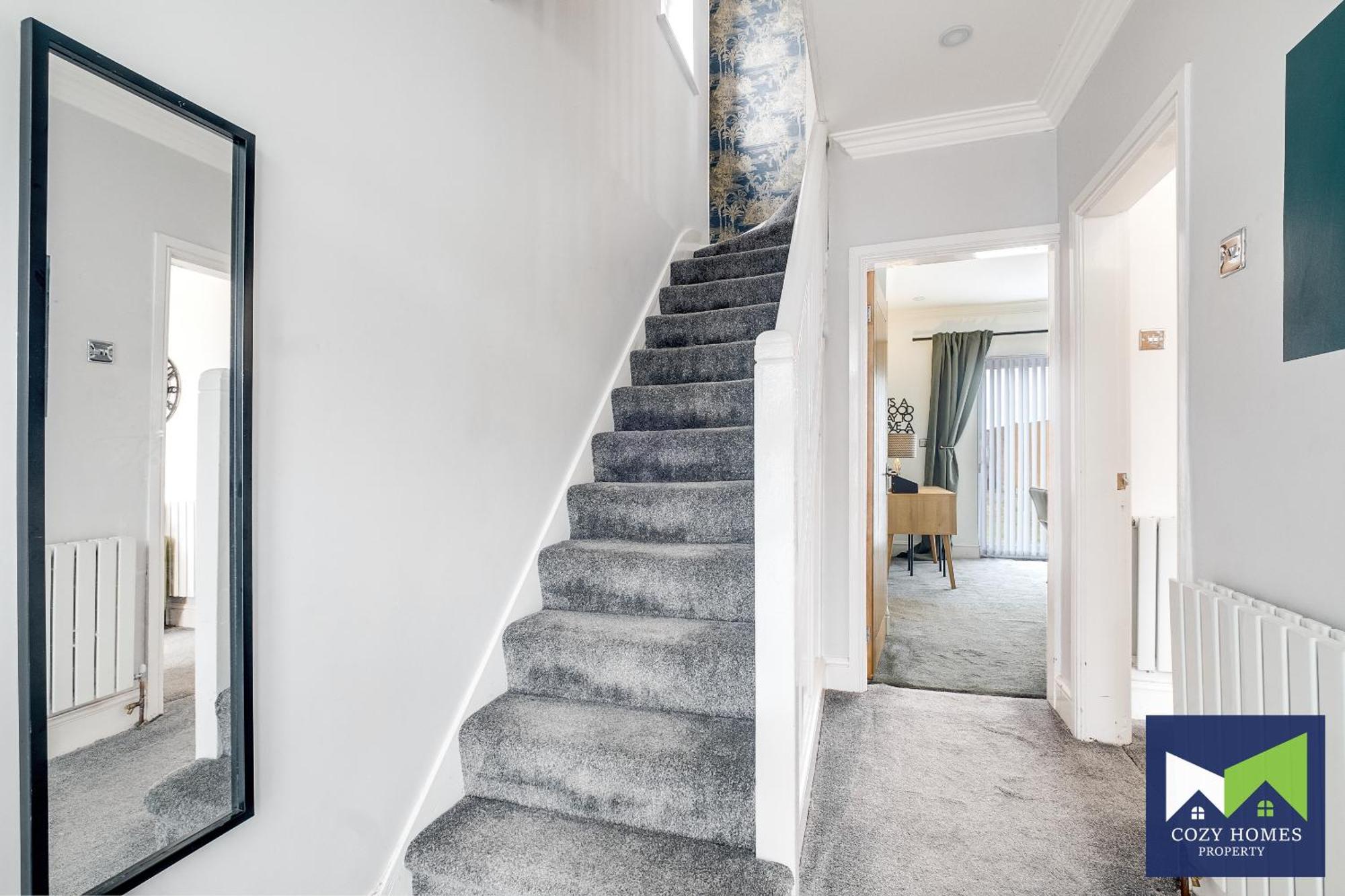 Modern-family-contractors-netflix-fast Wifi-private Parking-nec-hs2-jlr Birmingham