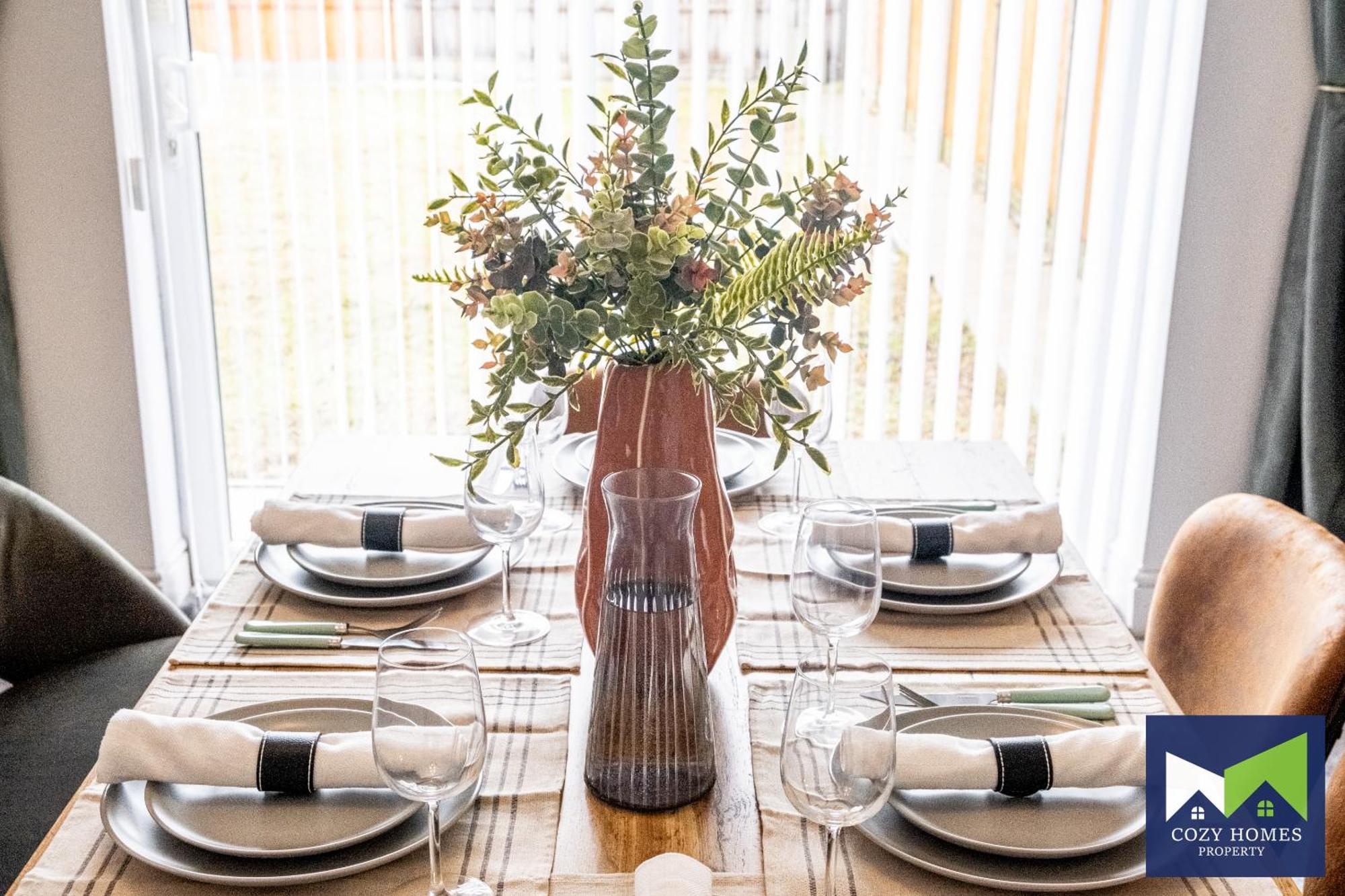 Modern-family-contractors-netflix-fast Wifi-private Parking-nec-hs2-jlr Holiday home Birmingham
