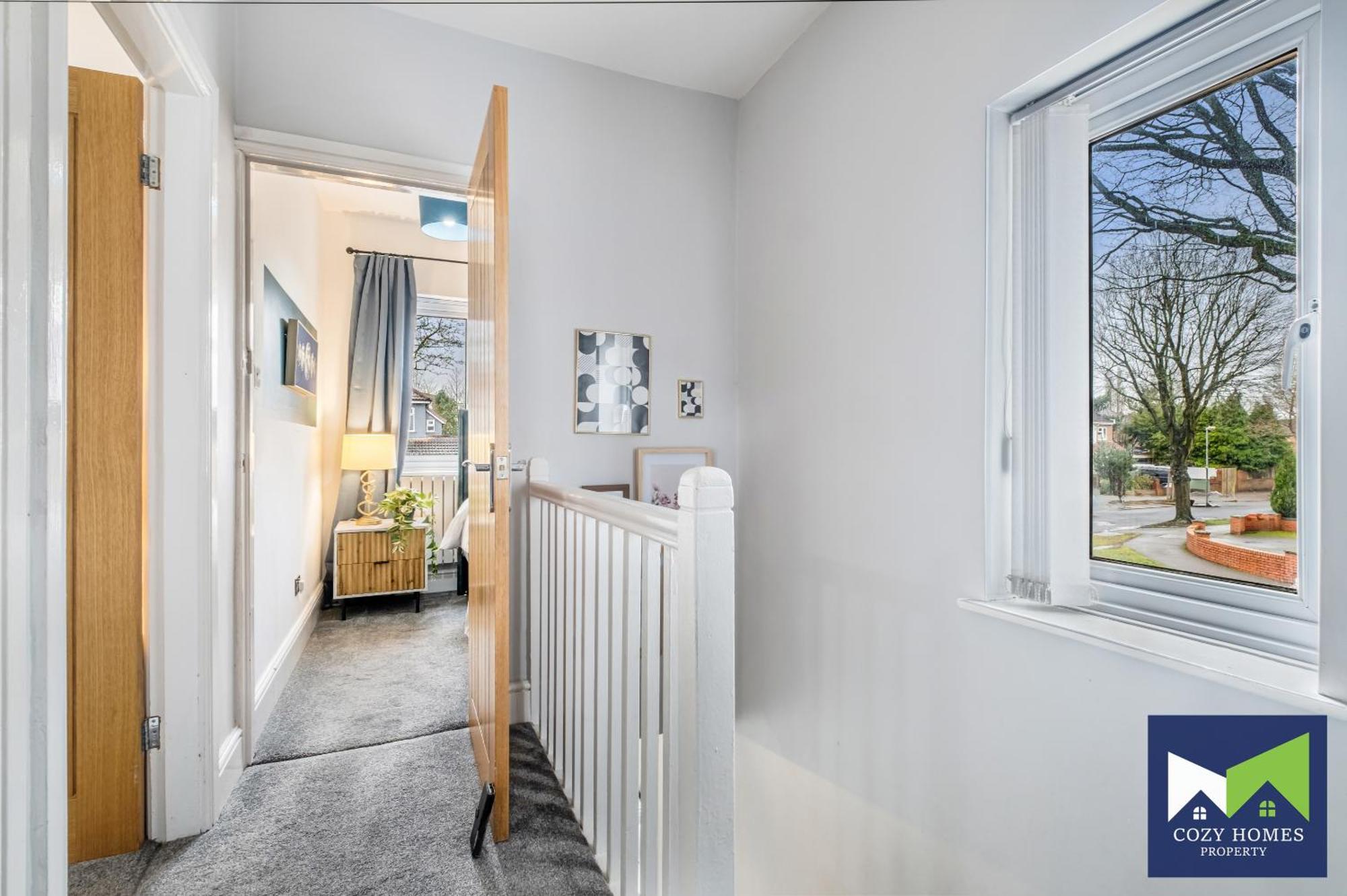 Modern-family-contractors-netflix-fast Wifi-private Parking-nec-hs2-jlr *