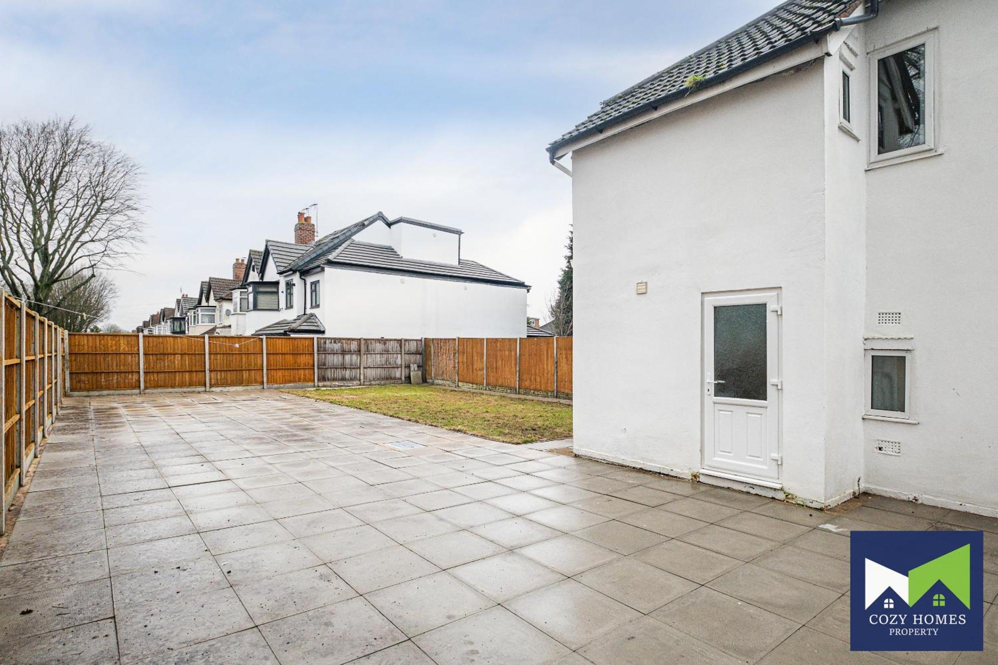 Modern-family-contractors-netflix-fast Wifi-private Parking-nec-hs2-jlr Holiday home