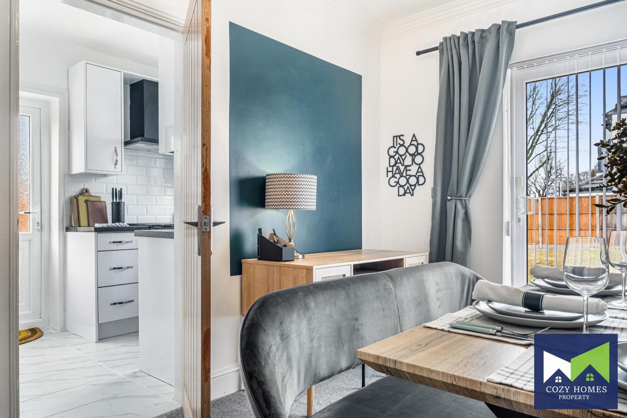 Modern-family-contractors-netflix-fast Wifi-private Parking-nec-hs2-jlr * Birmingham