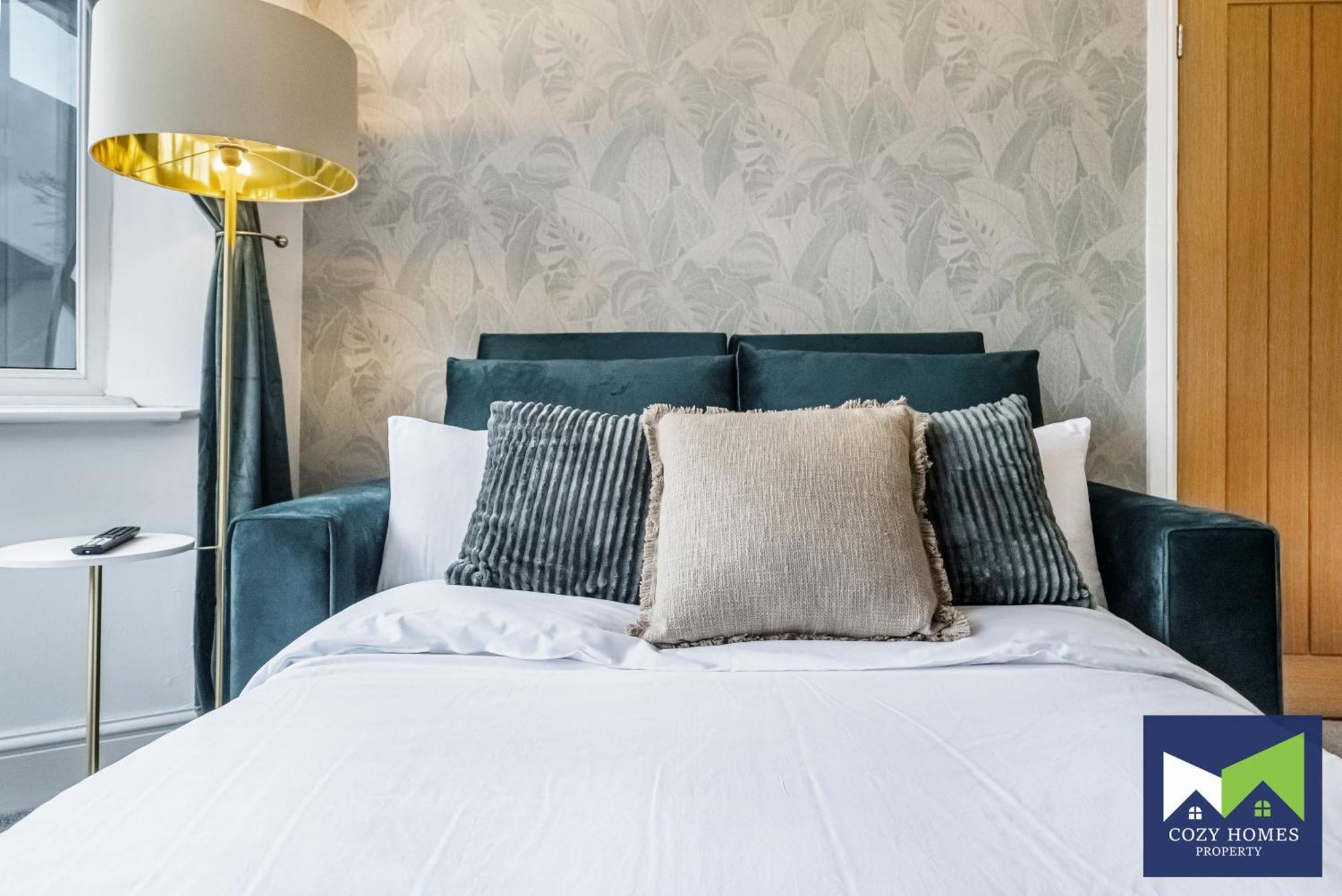 Holiday home Modern-family-contractors-netflix-fast Wifi-private Parking-nec-hs2-jlr