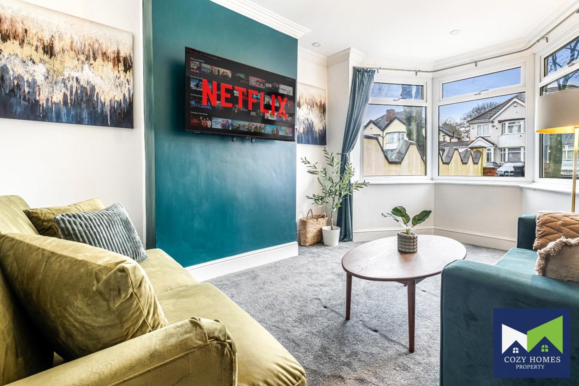 Modern-family-contractors-netflix-fast Wifi-private Parking-nec-hs2-jlr Birmingham