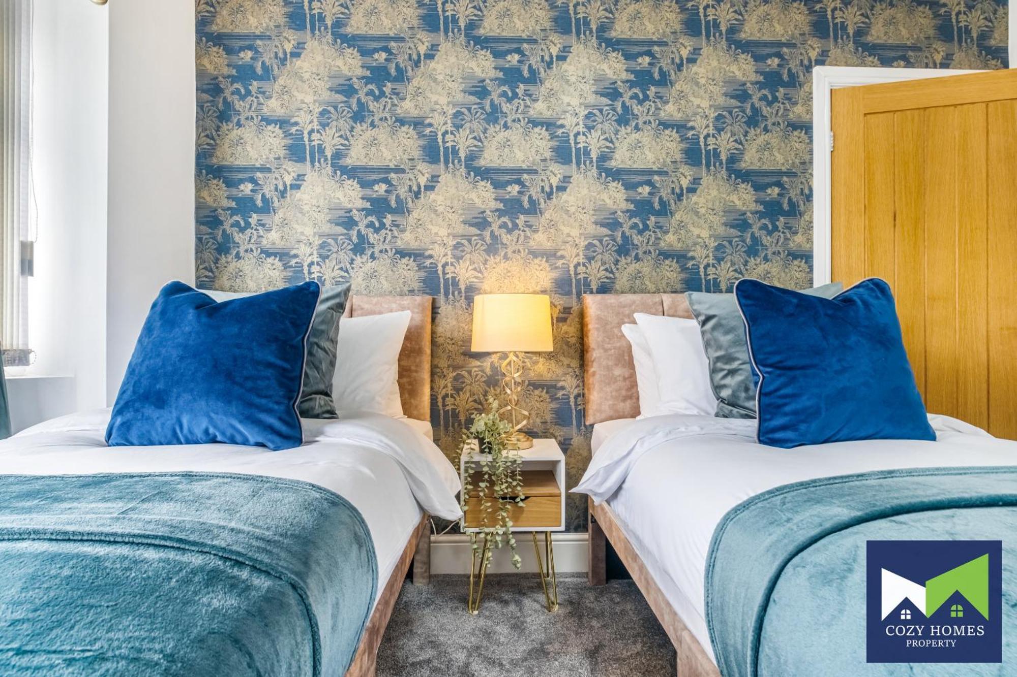 Holiday home Modern-family-contractors-netflix-fast Wifi-private Parking-nec-hs2-jlr *