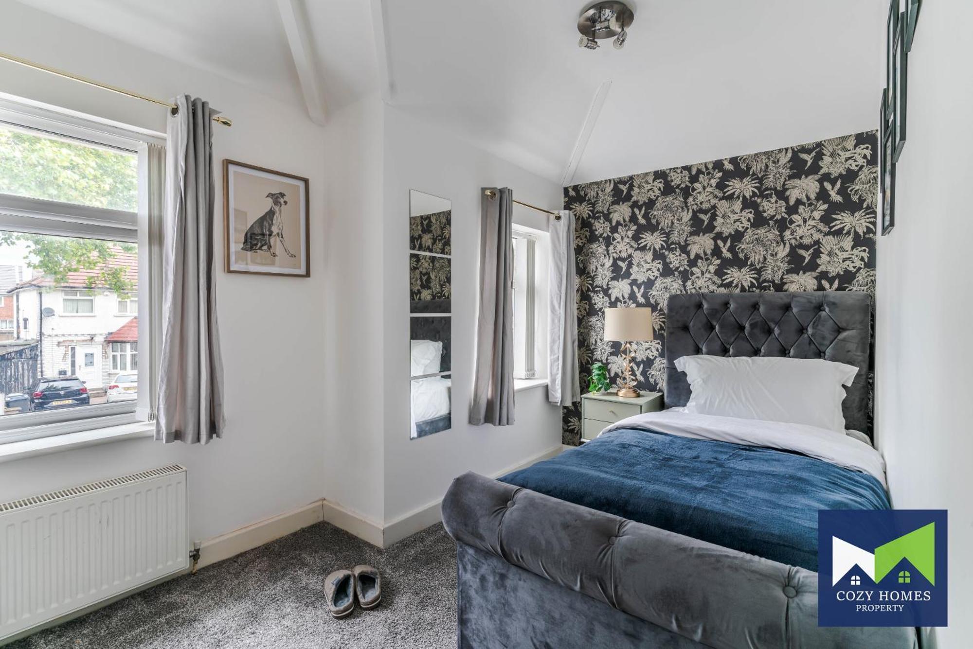 Holiday home Spacious And Comfortable 5 Bedroom, 3 Bathroom With Pool Table, Perfect For Contractors, Nec, Family Relocations Birmingham