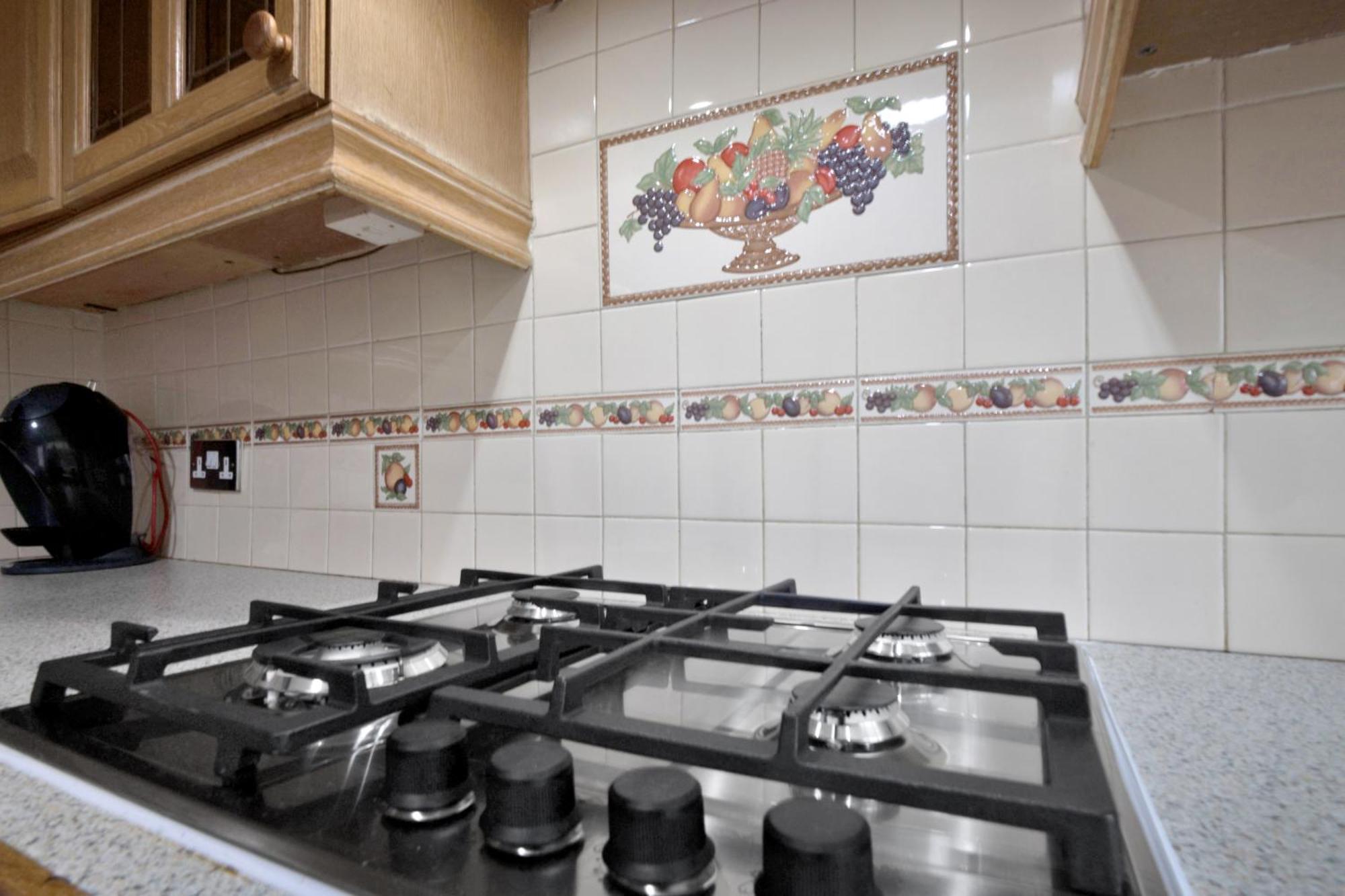 Charming 3-bedroom House, Close To Centre, Free Parking Holiday home *