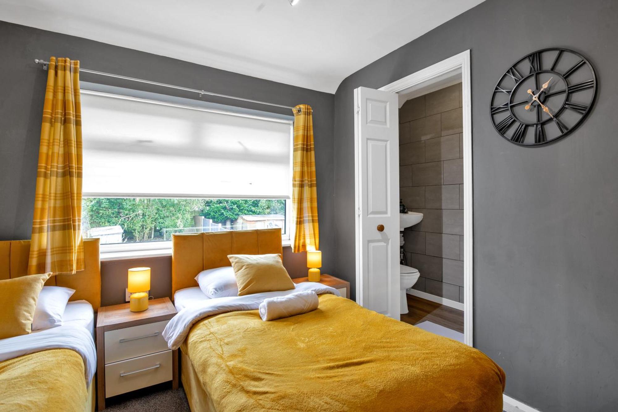 Holiday home Charming 6 Beds House, Close To Centre, Free Parking *