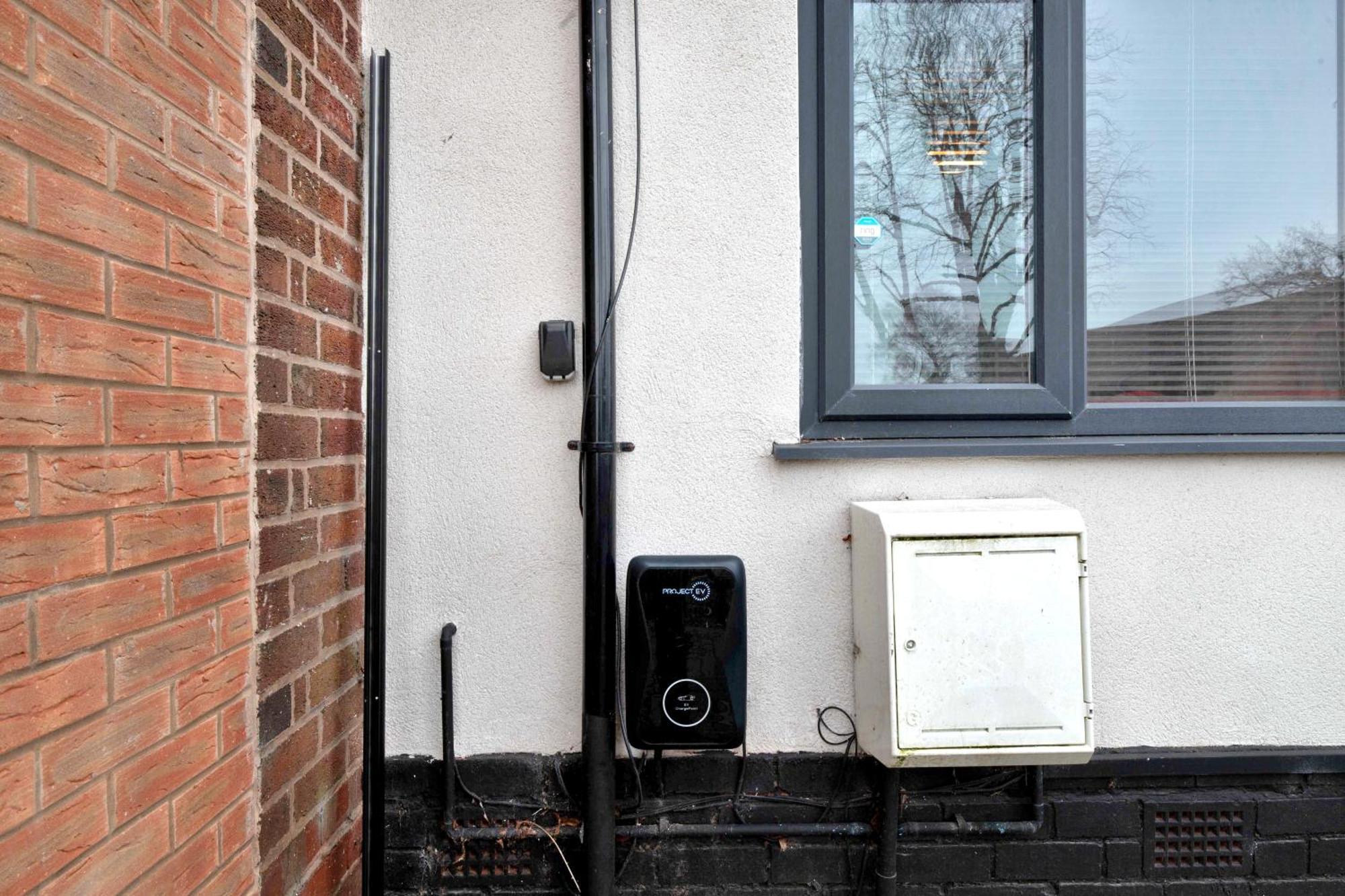 Charming 3-bedroom House, Close To Centre, Free Parking