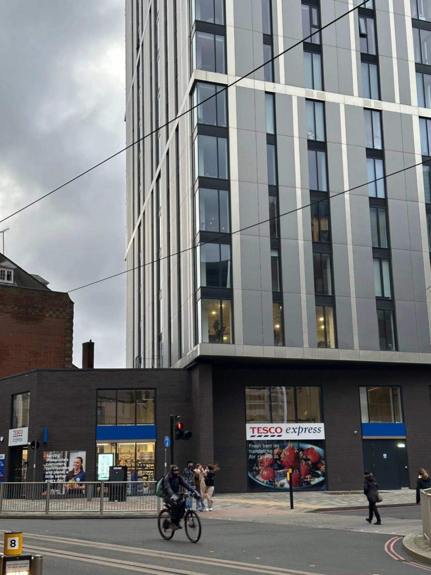 Cozy Centre With Free Parking And Free Gym Apartment