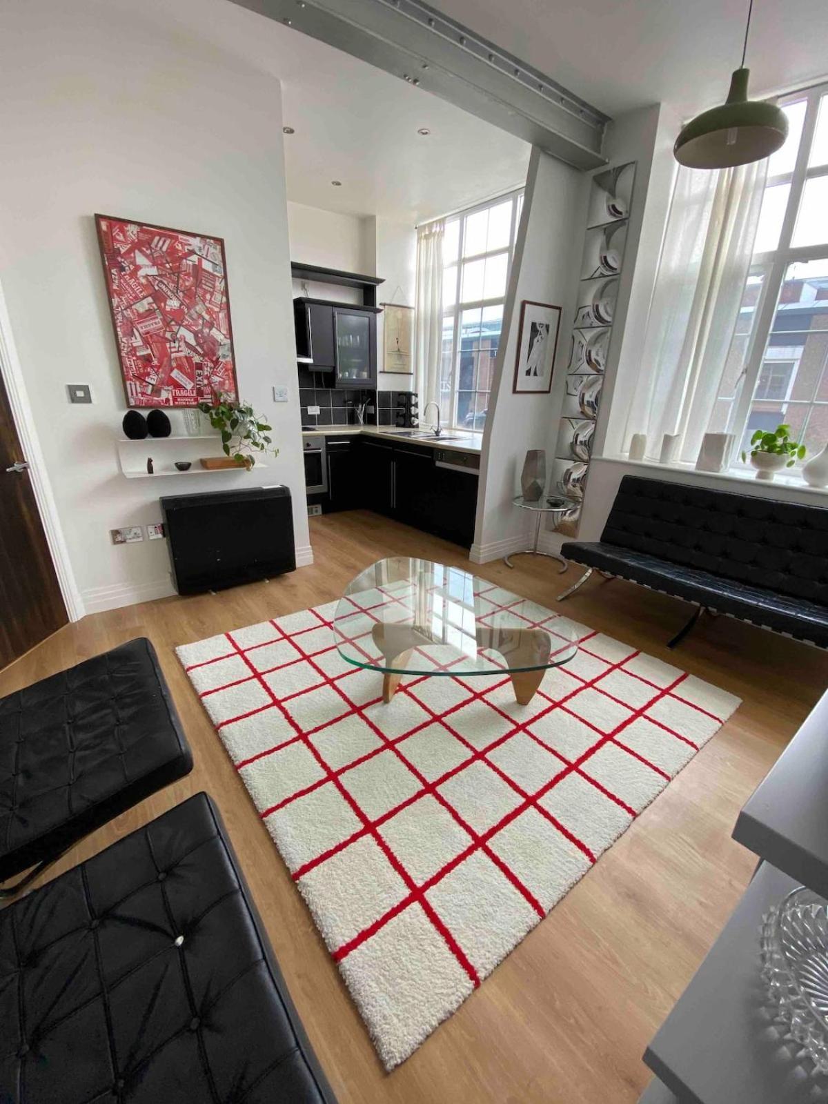 Entire Industrial Style With Free Parking & Wifi