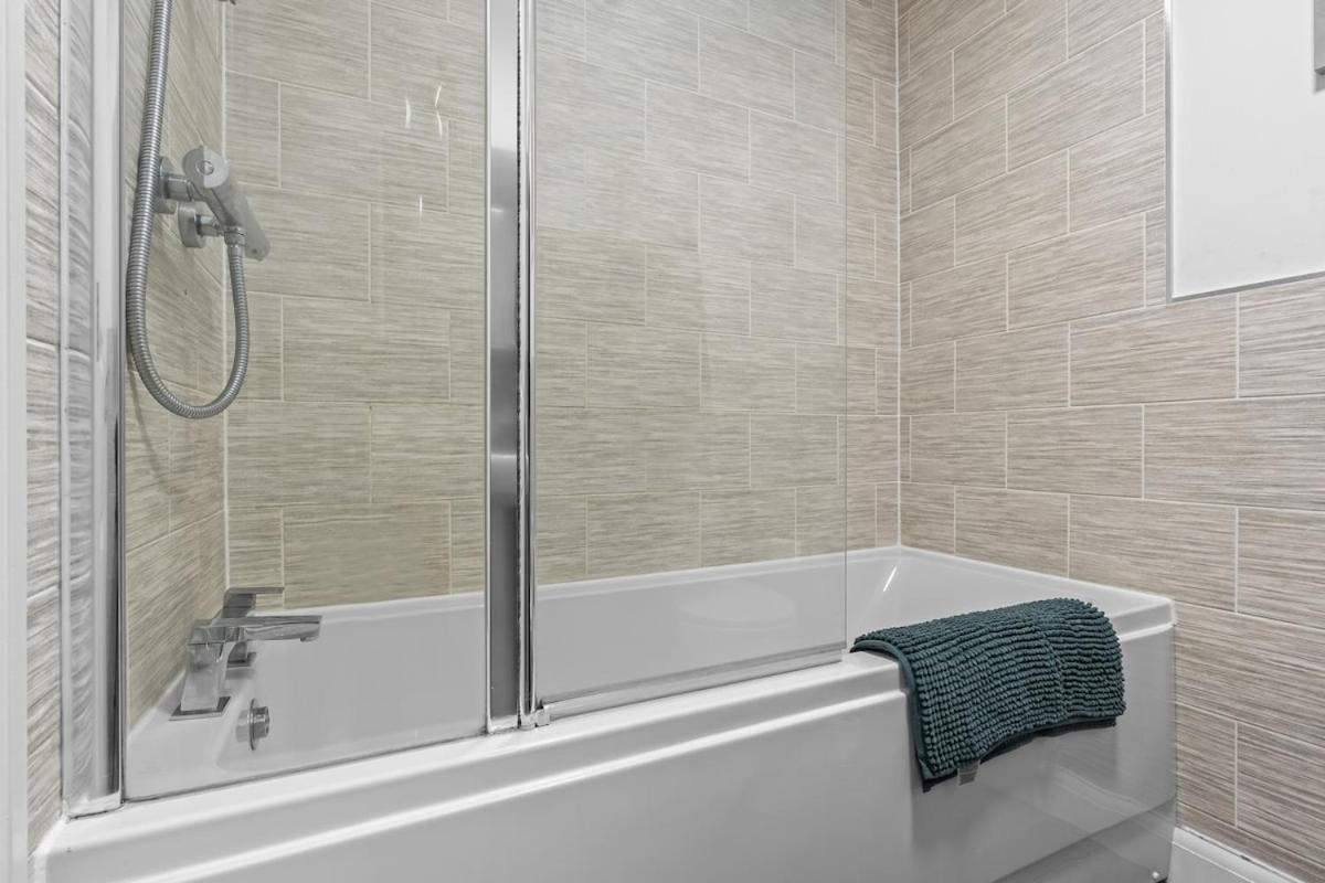 Holiday home 28 Luxury 5bdr House Sleeps 11 Bham Cc Parking Birmingham
