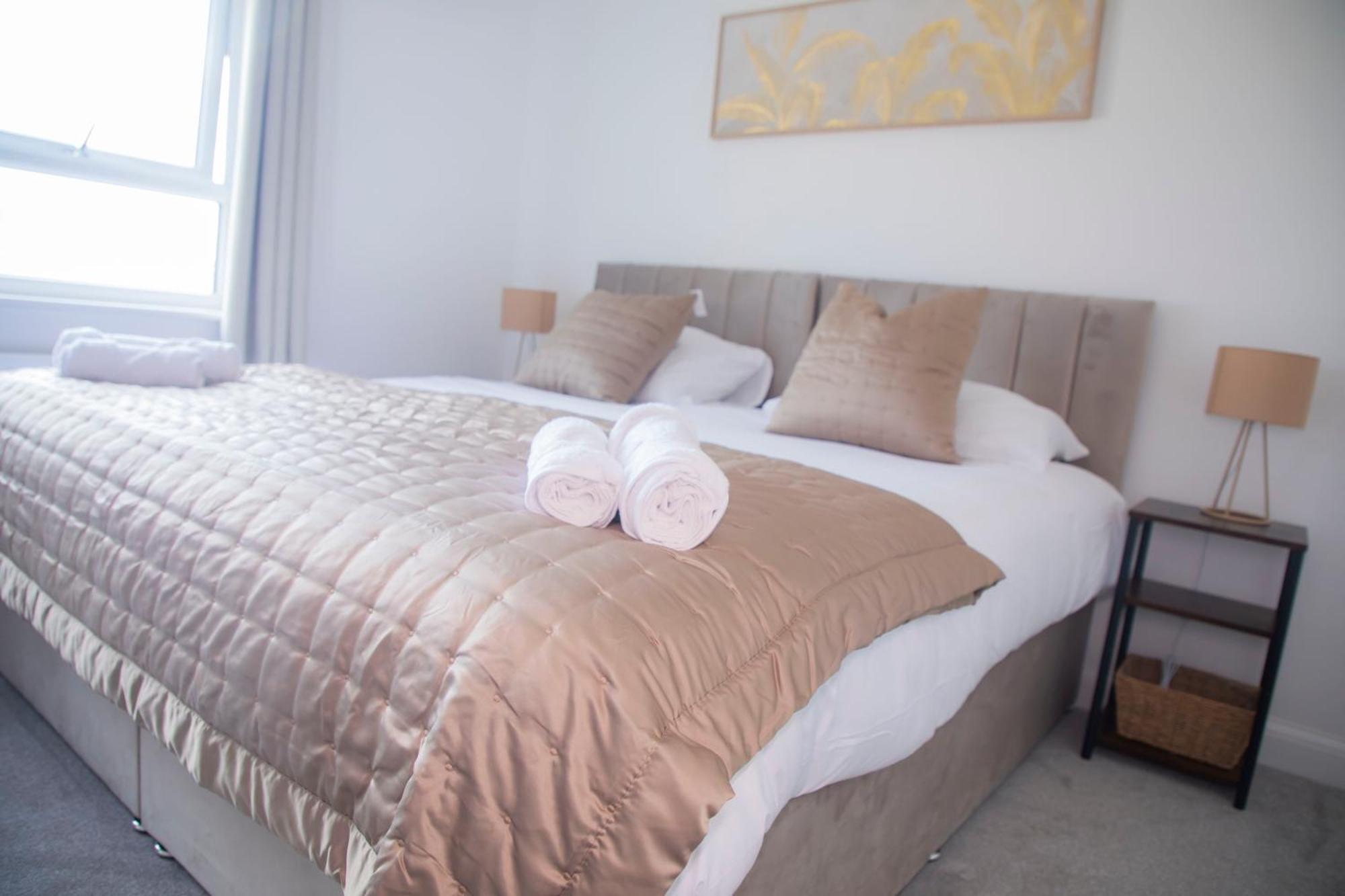 Holiday home 5 Bed House Wifi Centre Free Parking
