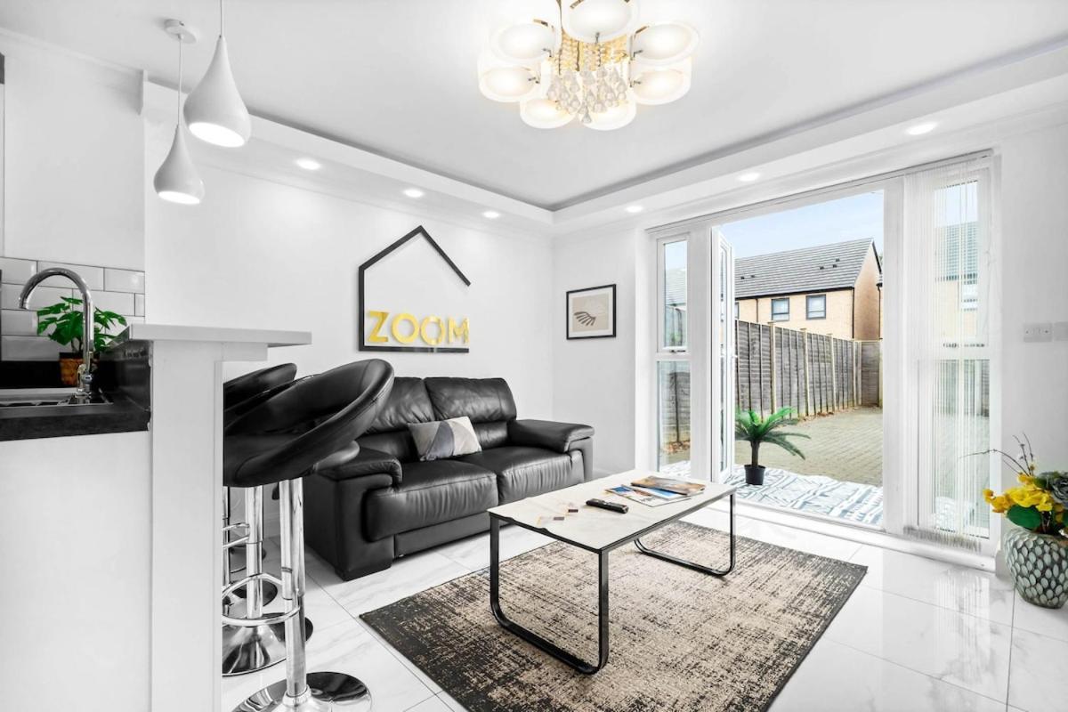 Spacious, Chic Townhouse With Parking & Garden Birmingham