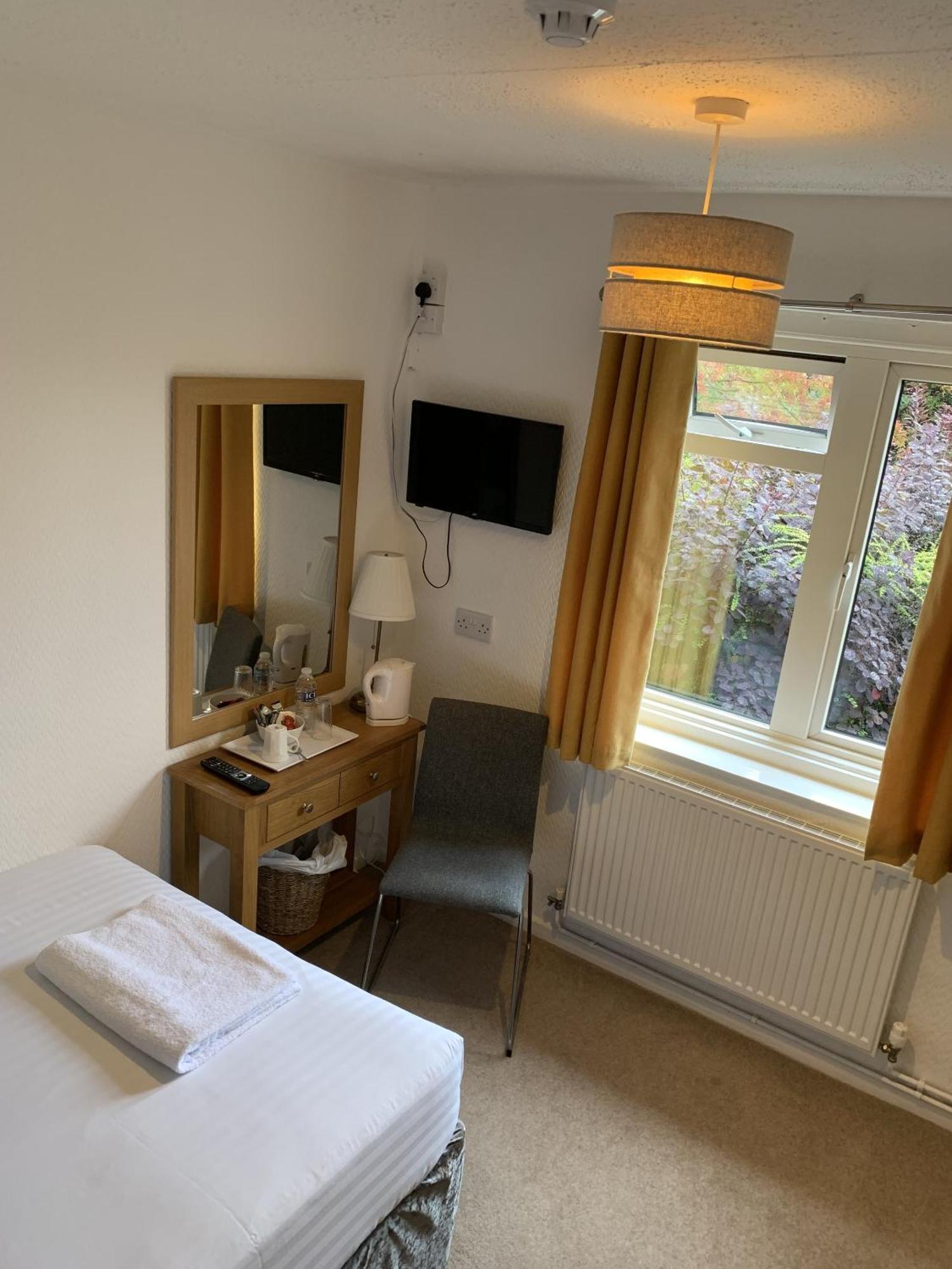 Old Farm Hotel 3*