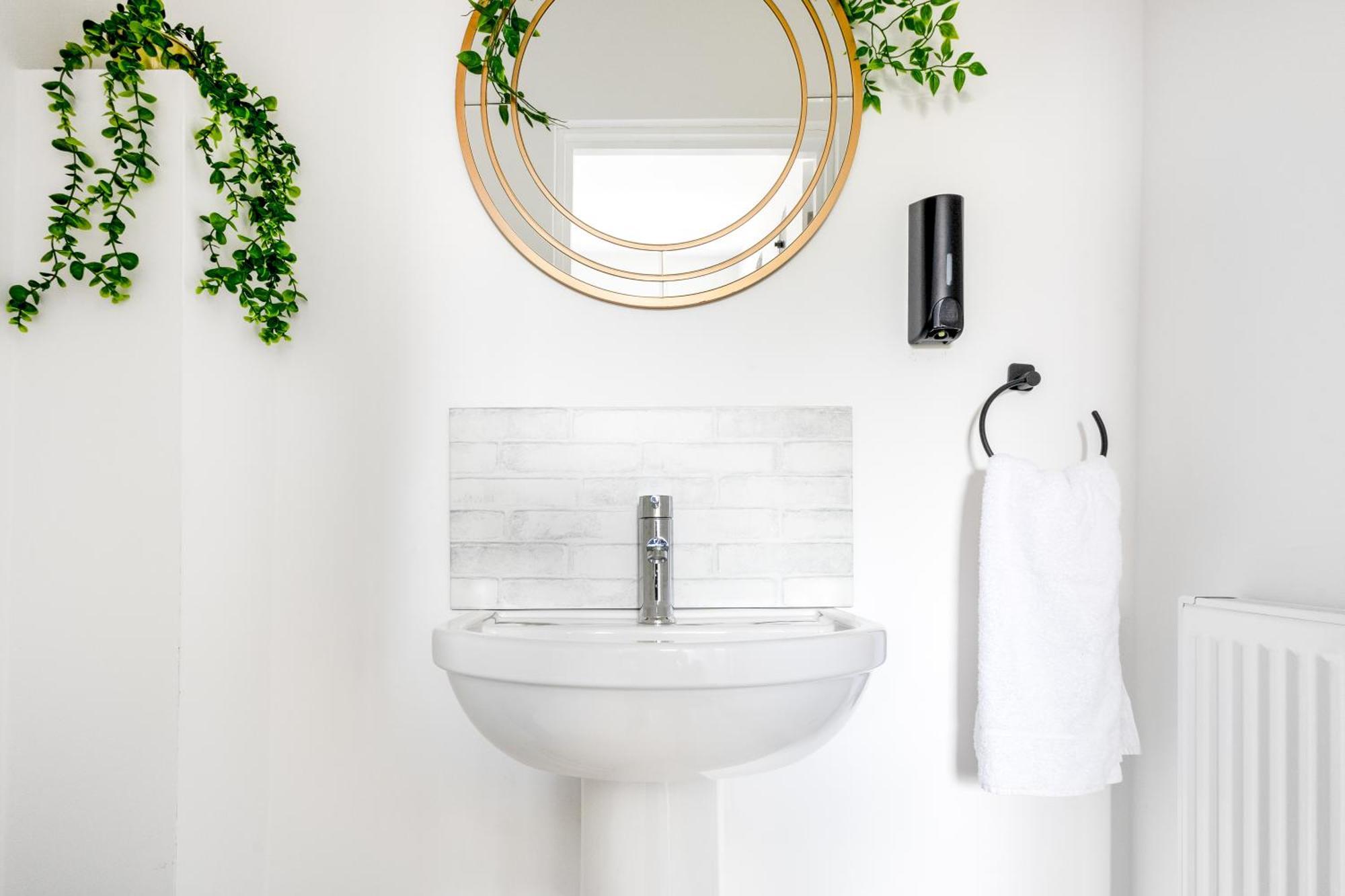 Elegant In Centre Apartment