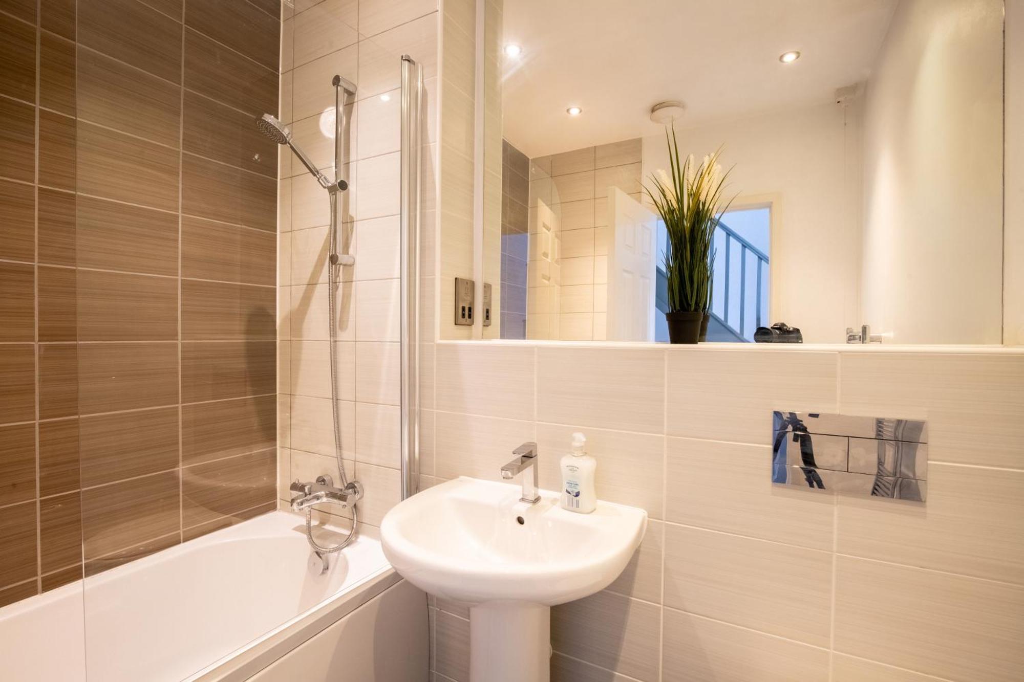Apartment Cosy 3-bed House Near Edgbaston Cricket Ground & Centre *