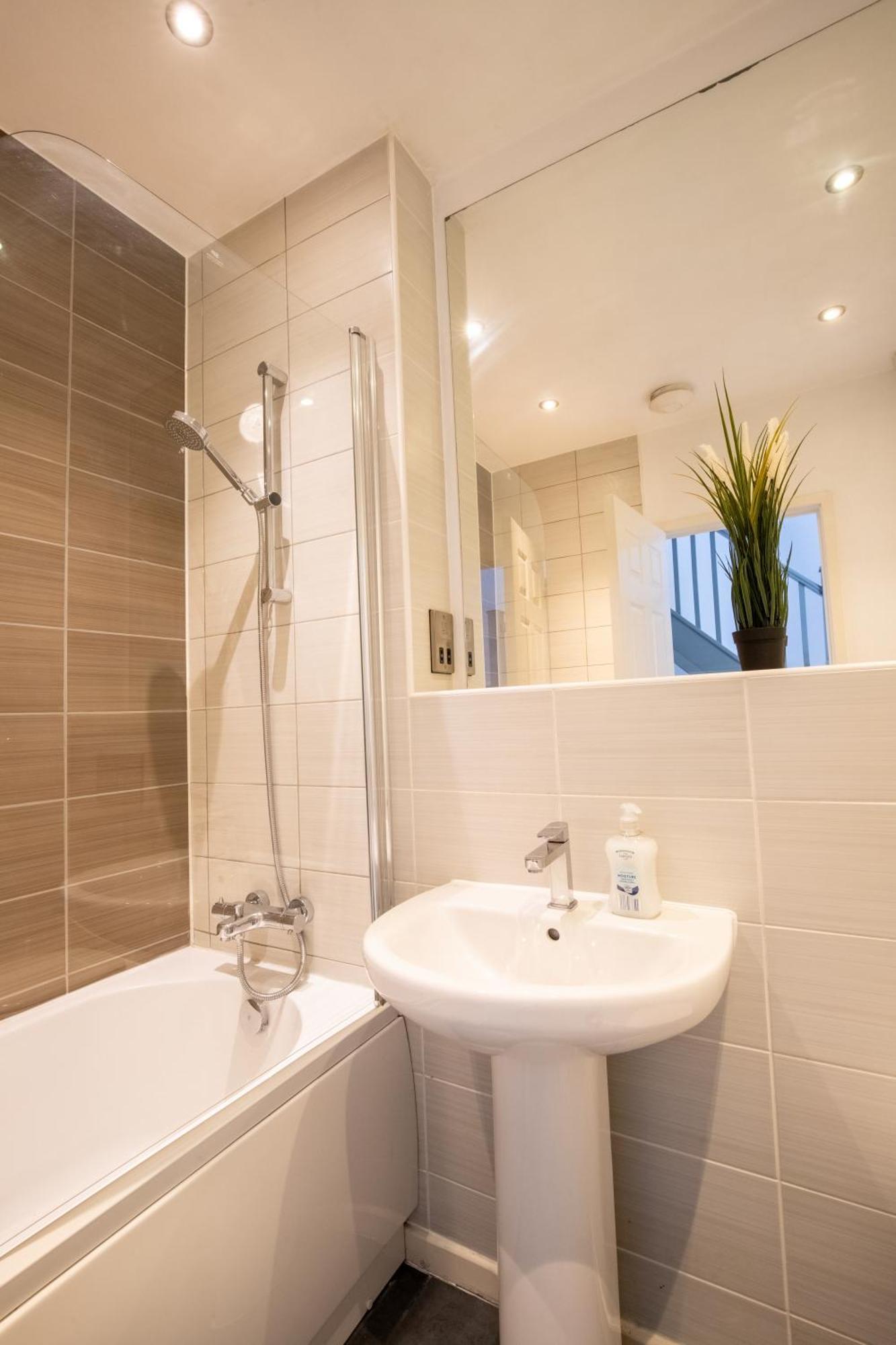 Cosy 3-bed House Near Edgbaston Cricket Ground & Centre Apartment *
