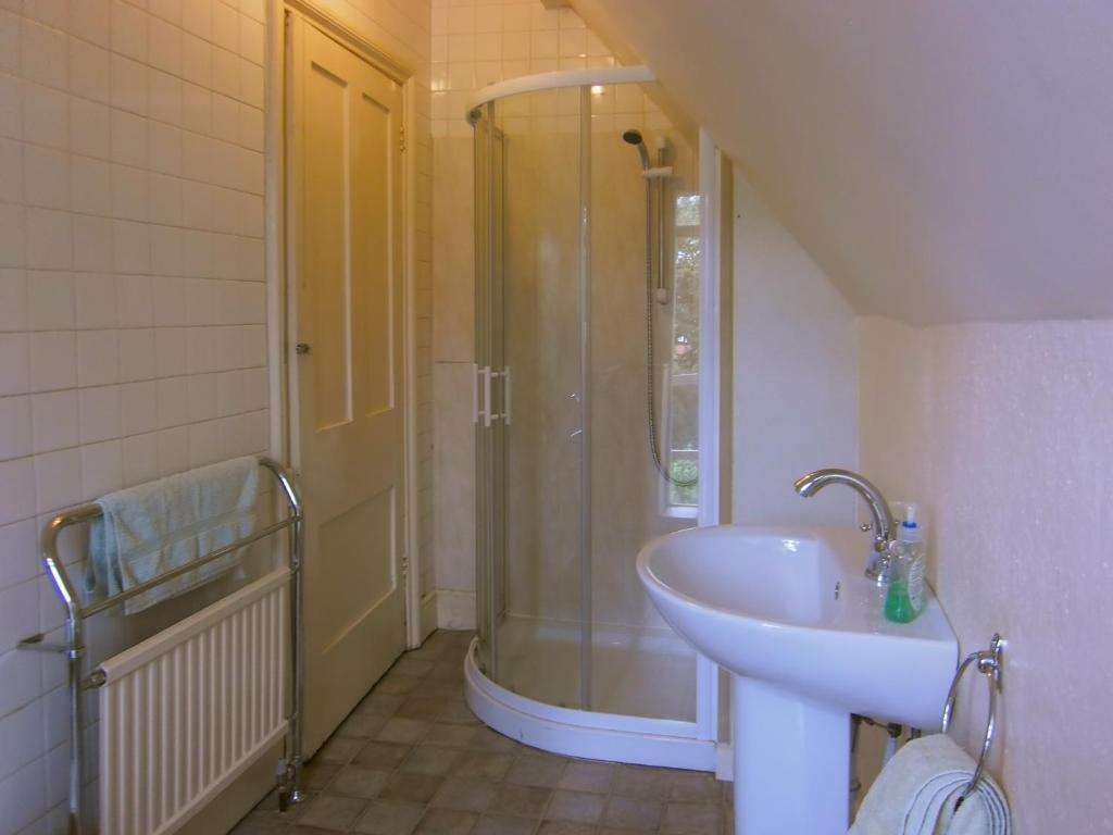 Guest house Awentsbury Near