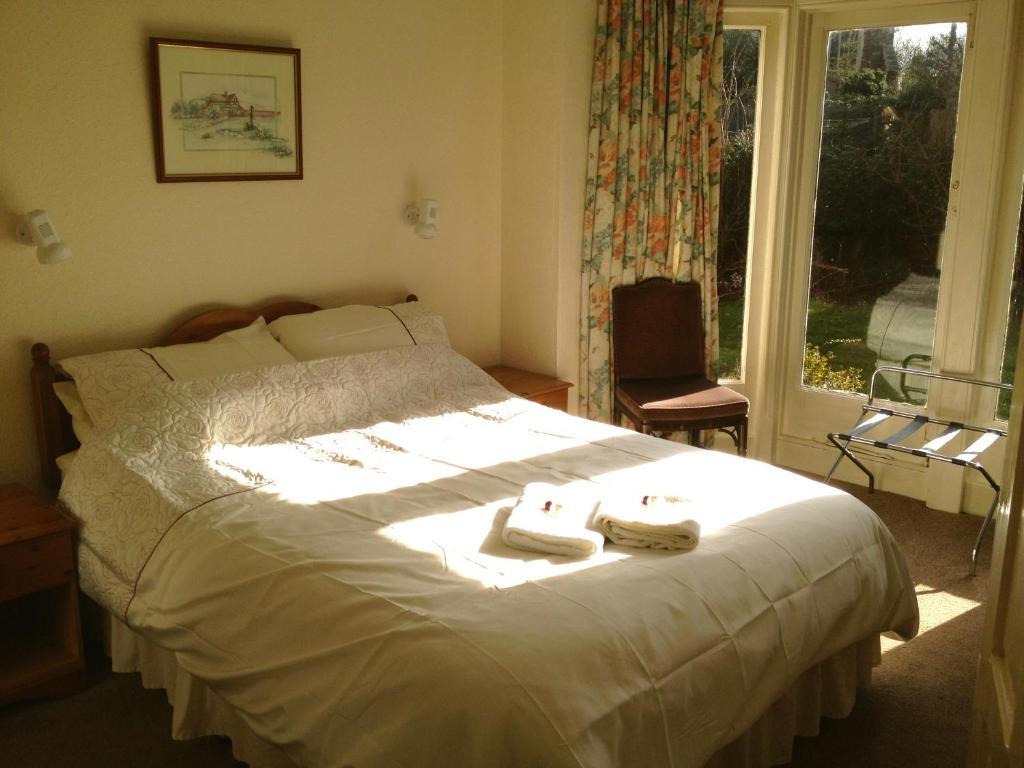 Guest house Awentsbury Near Birmingham