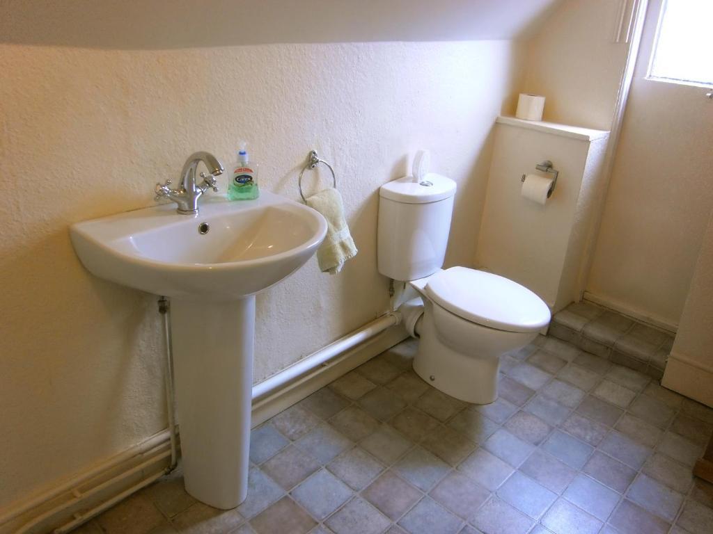 Awentsbury Near 2* Birmingham