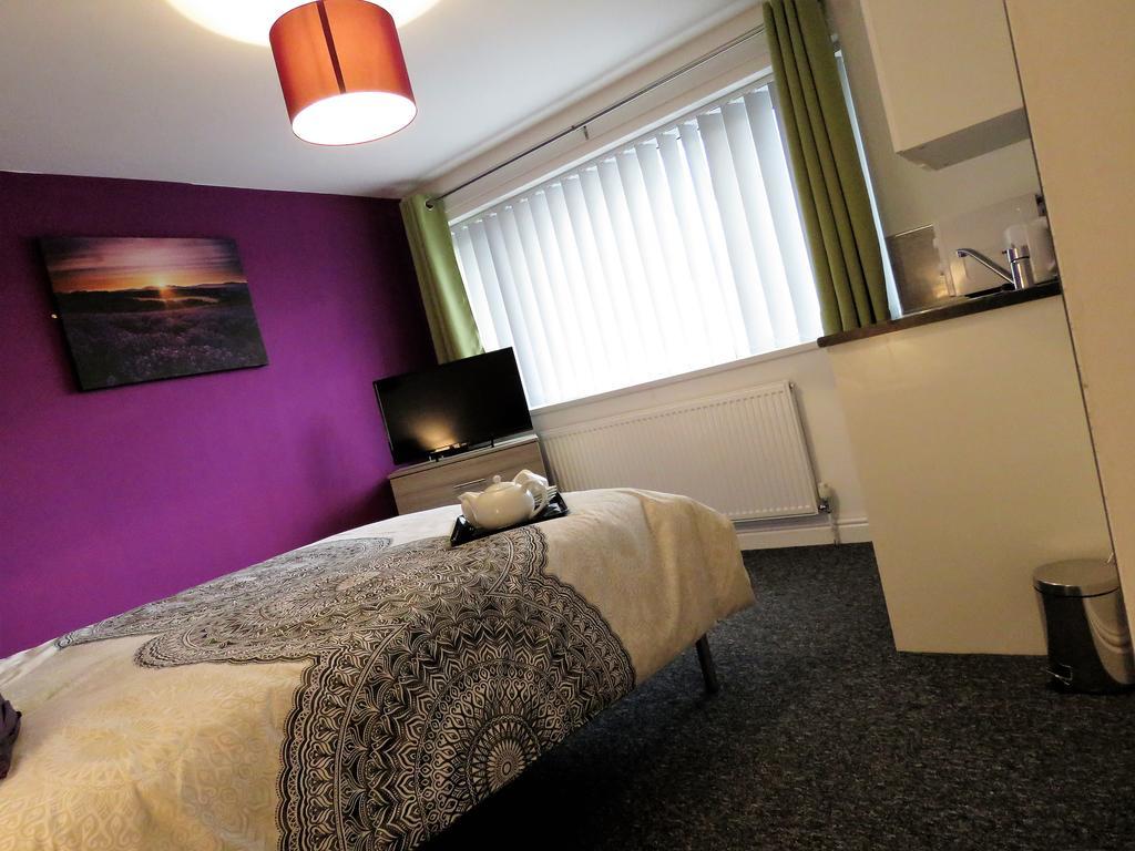 Staynec Moat House Birmingham - For Company, Contractor And Leisure Stays - Nec, Hs2, Jlr, Airport Holiday home Birmingham