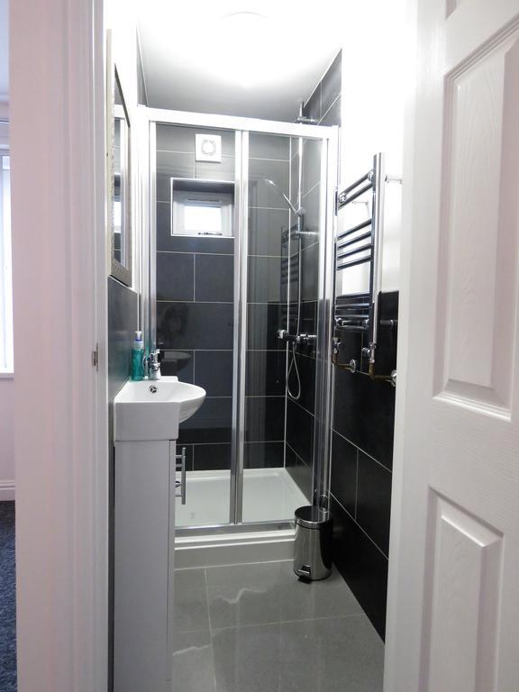 Staynec Moat House Birmingham - For Company, Contractor And Leisure Stays - Nec, Hs2, Jlr, Airport Birmingham