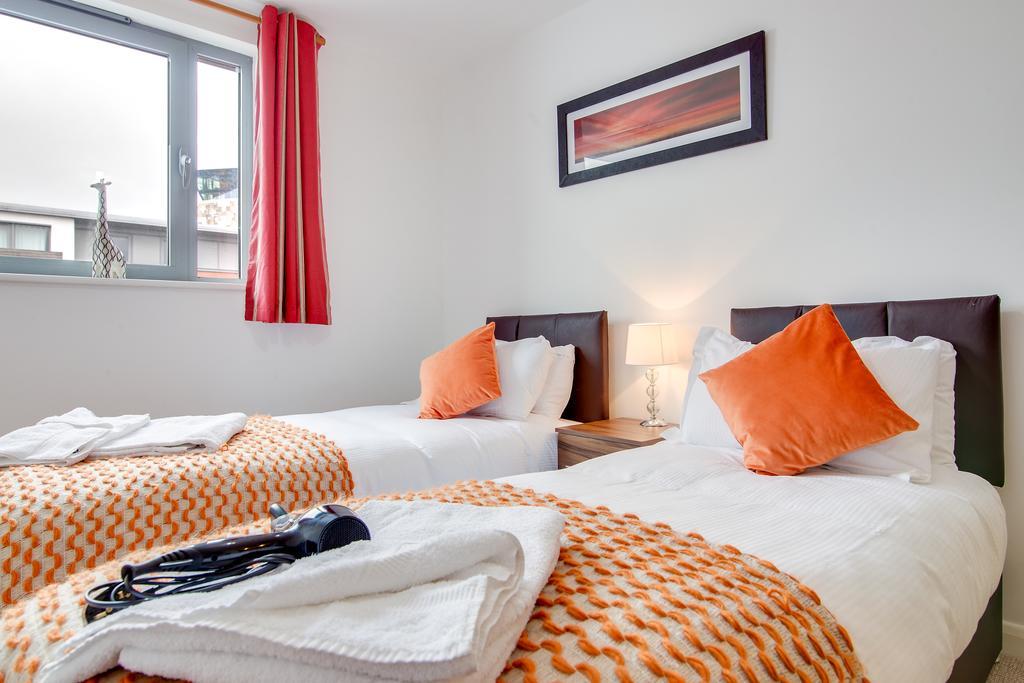 Skyline Apartments *