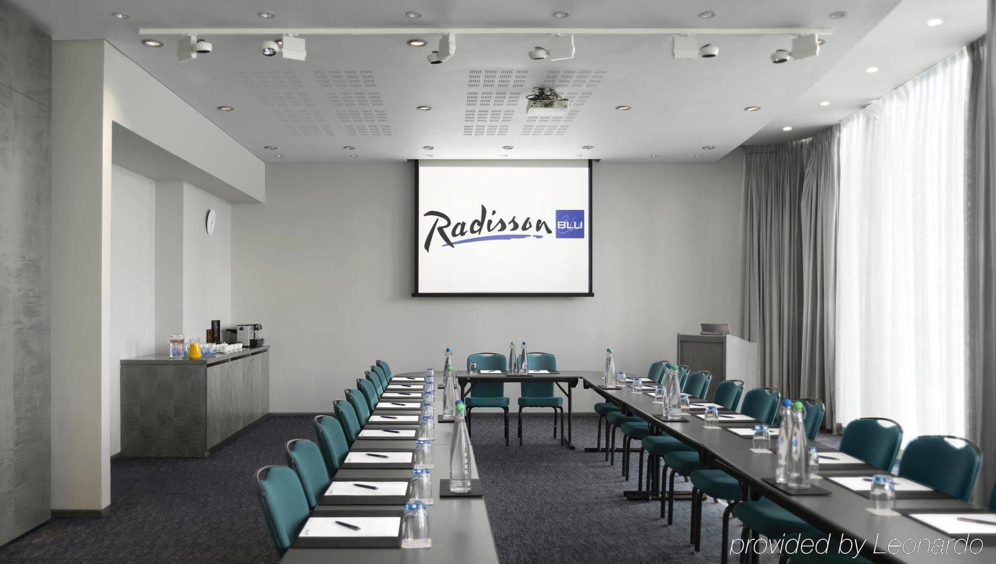Radisson Blu Hotel, Hotel