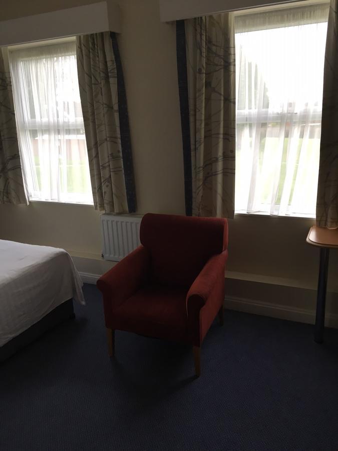 The Beeches 3*