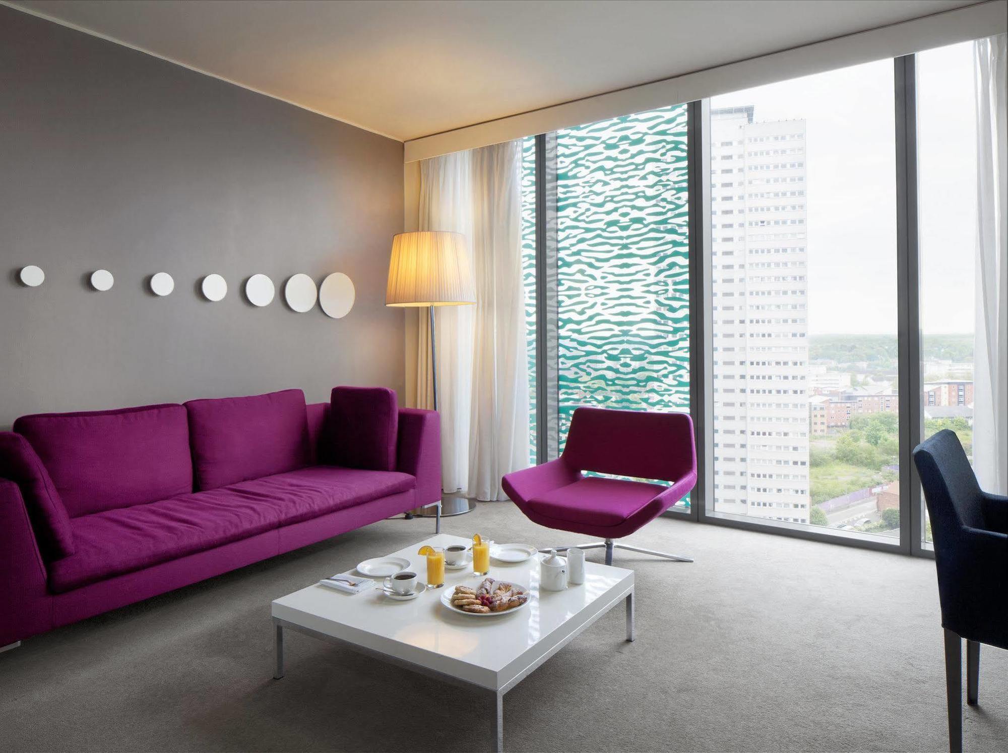 Radisson Blu Hotel, Hotel
