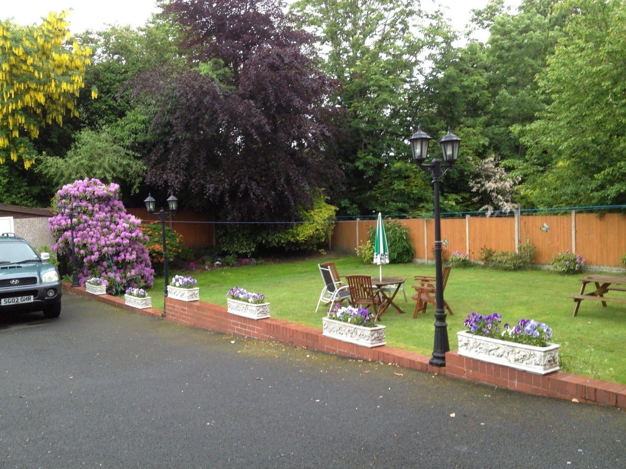 Woodlands Inn 2*